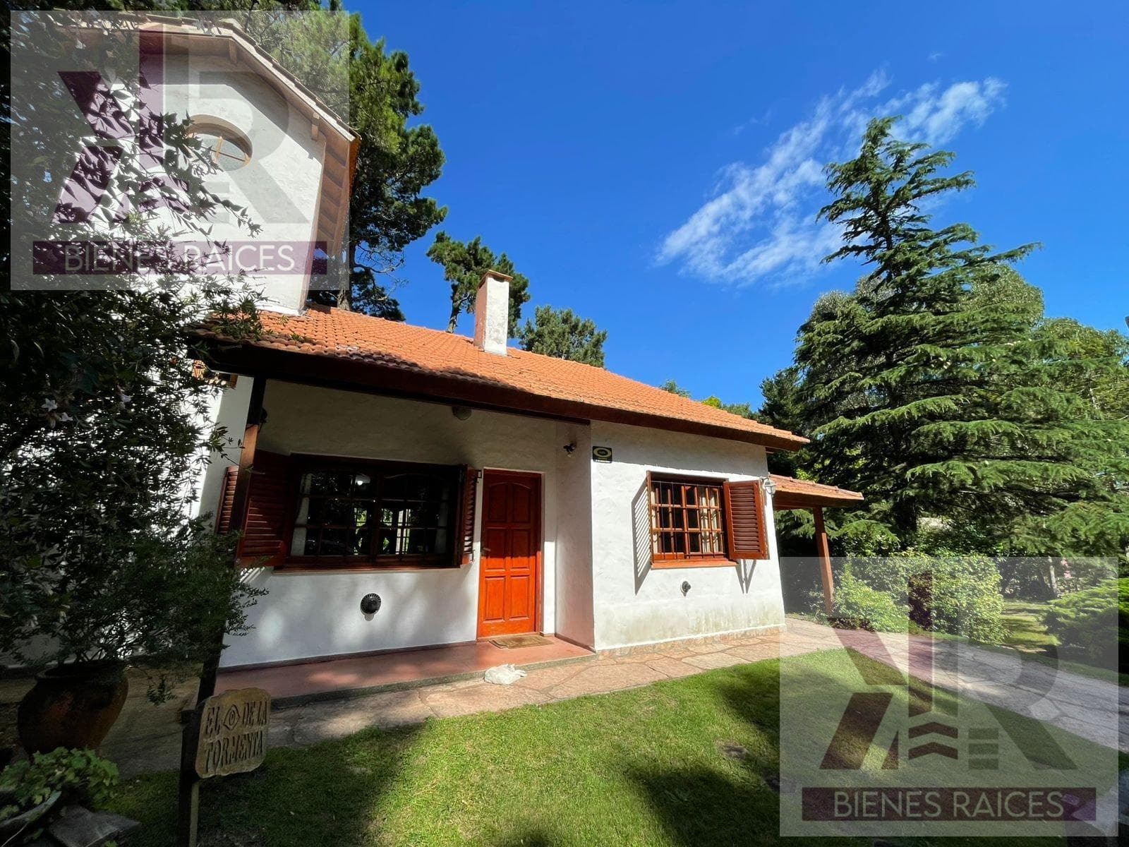 House in Valeria Del Mar