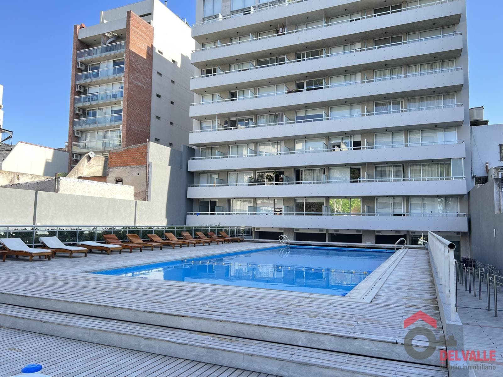 Two-room apartment in the capital, near the flea market, at the corner of Newbery and Córdoba. Colegiales