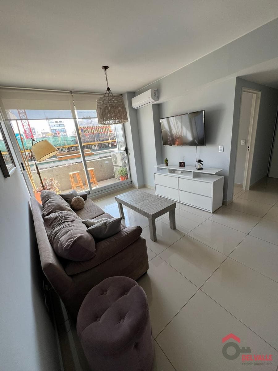 Two-room apartment in the capital, near the flea market, at the corner of Newbery and Córdoba. Colegiales