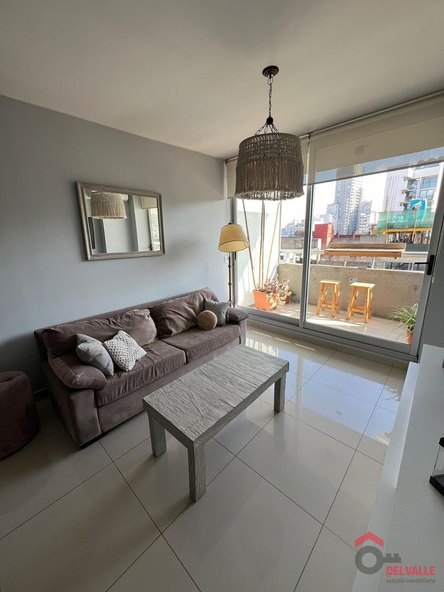 Two-room apartment in the capital, near the flea market, at the corner of Newbery and Córdoba. Colegiales
