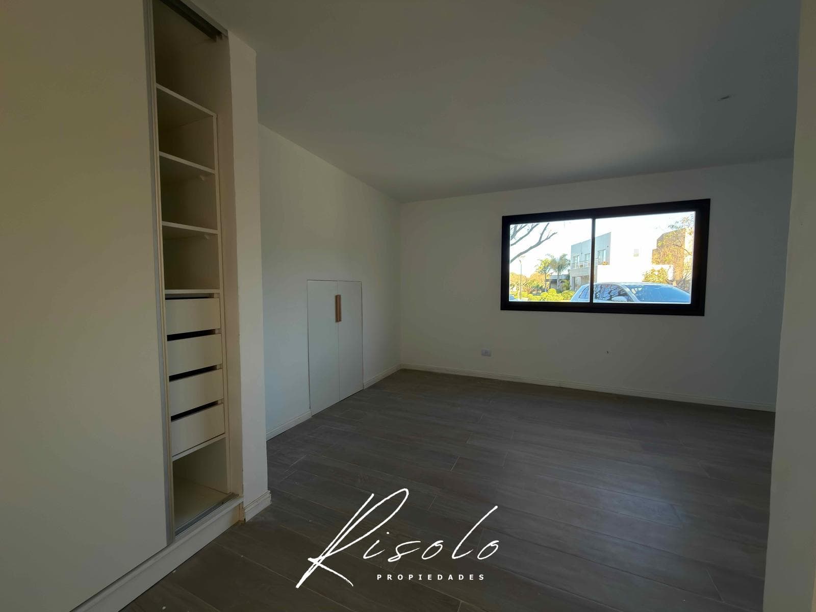 House for Sale with a Lot Overlooking the Lagoon. 3 Bedrooms, Pool. Gated Community, Escobar
