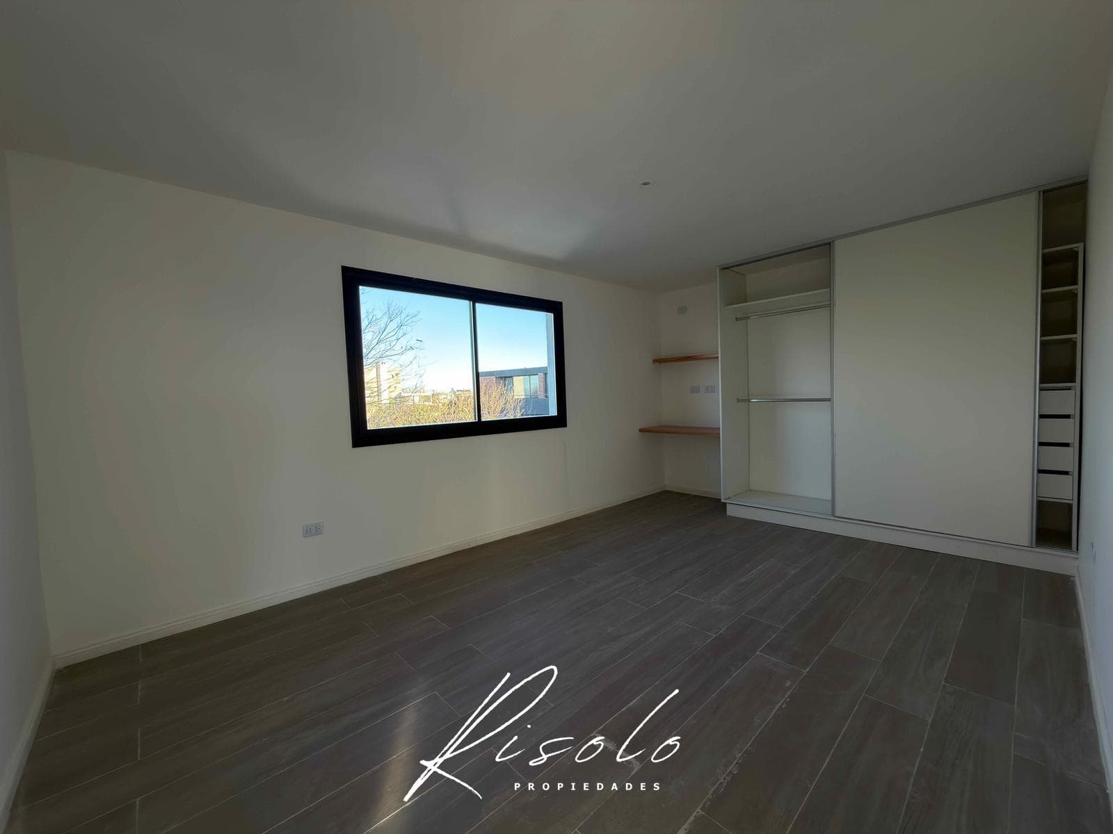 House for Sale with a Lot Overlooking the Lagoon. 3 Bedrooms, Pool. Gated Community, Escobar