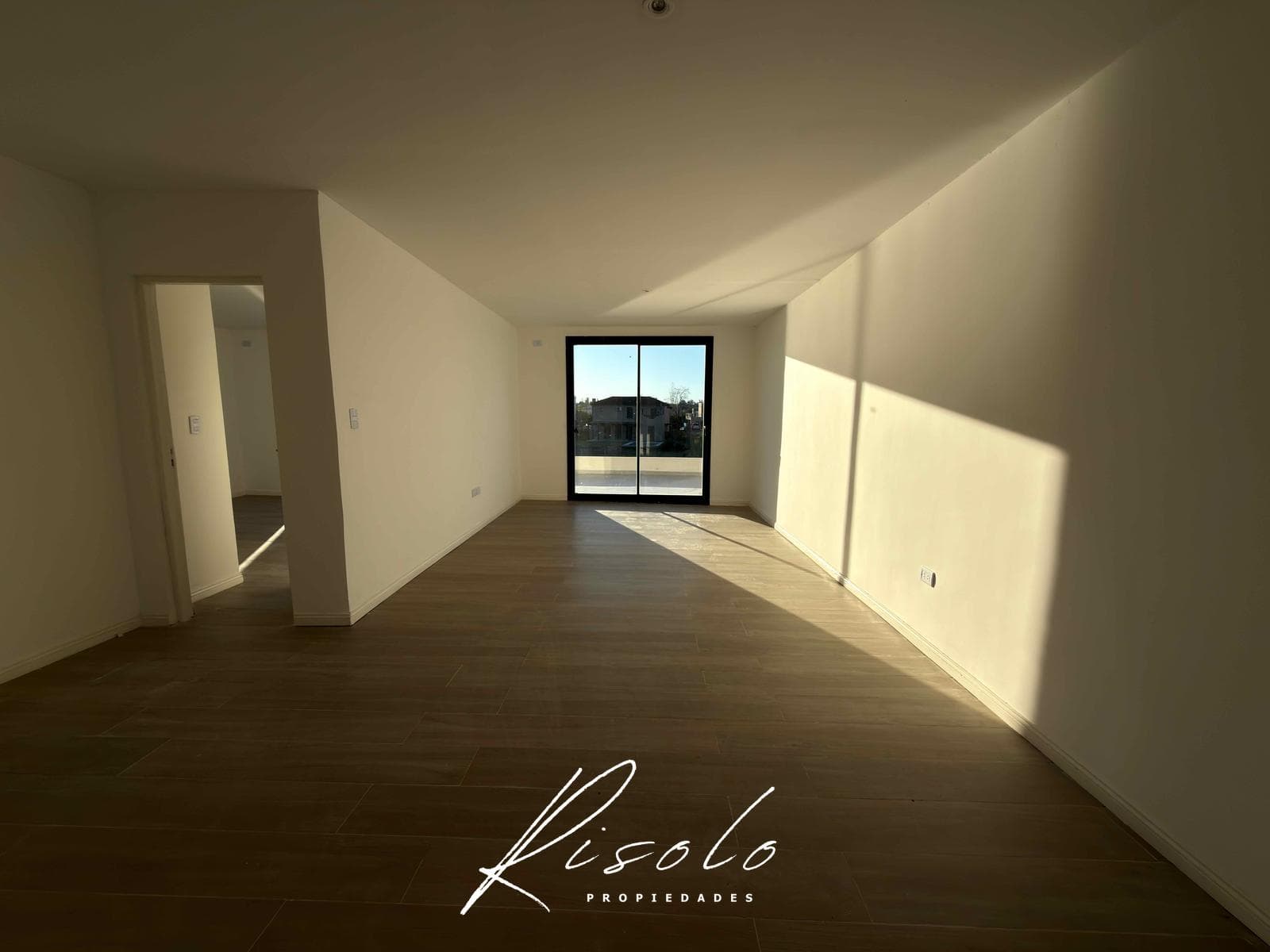 House for Sale with a Lot Overlooking the Lagoon. 3 Bedrooms, Pool. Gated Community, Escobar