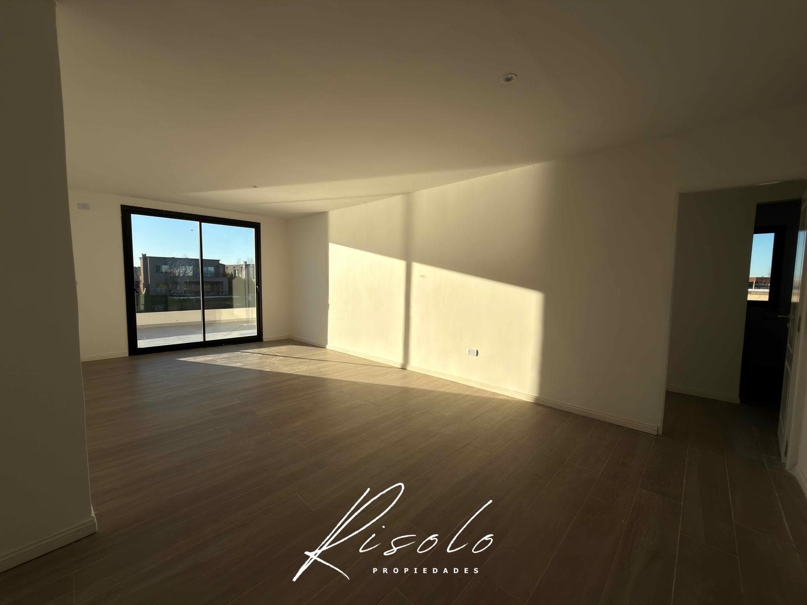 House for Sale with a Lot Overlooking the Lagoon. 3 Bedrooms, Pool. Gated Community, Escobar