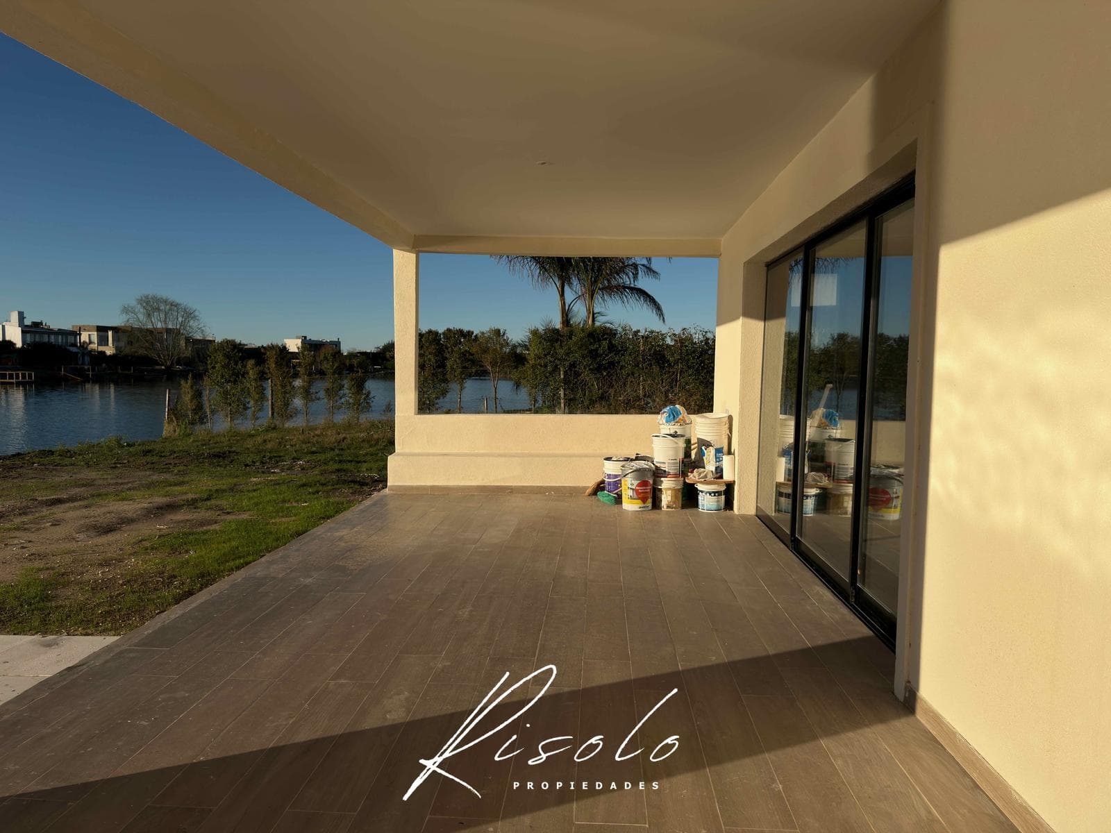 House for Sale with a Lot Overlooking the Lagoon. 3 Bedrooms, Pool. Gated Community, Escobar