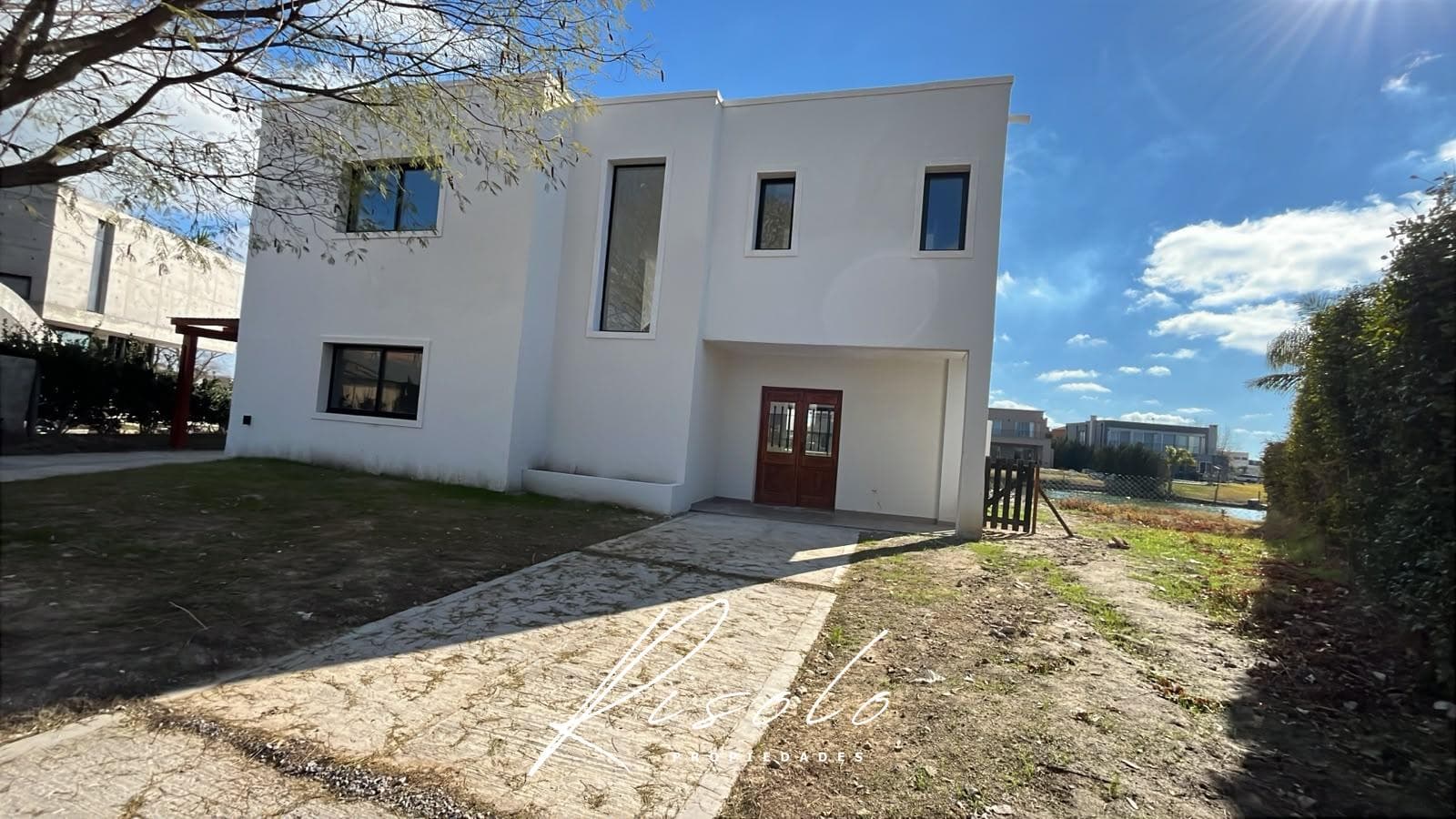 House for Sale with a Lot Overlooking the Lagoon. 3 Bedrooms, Pool. Gated Community, Escobar
