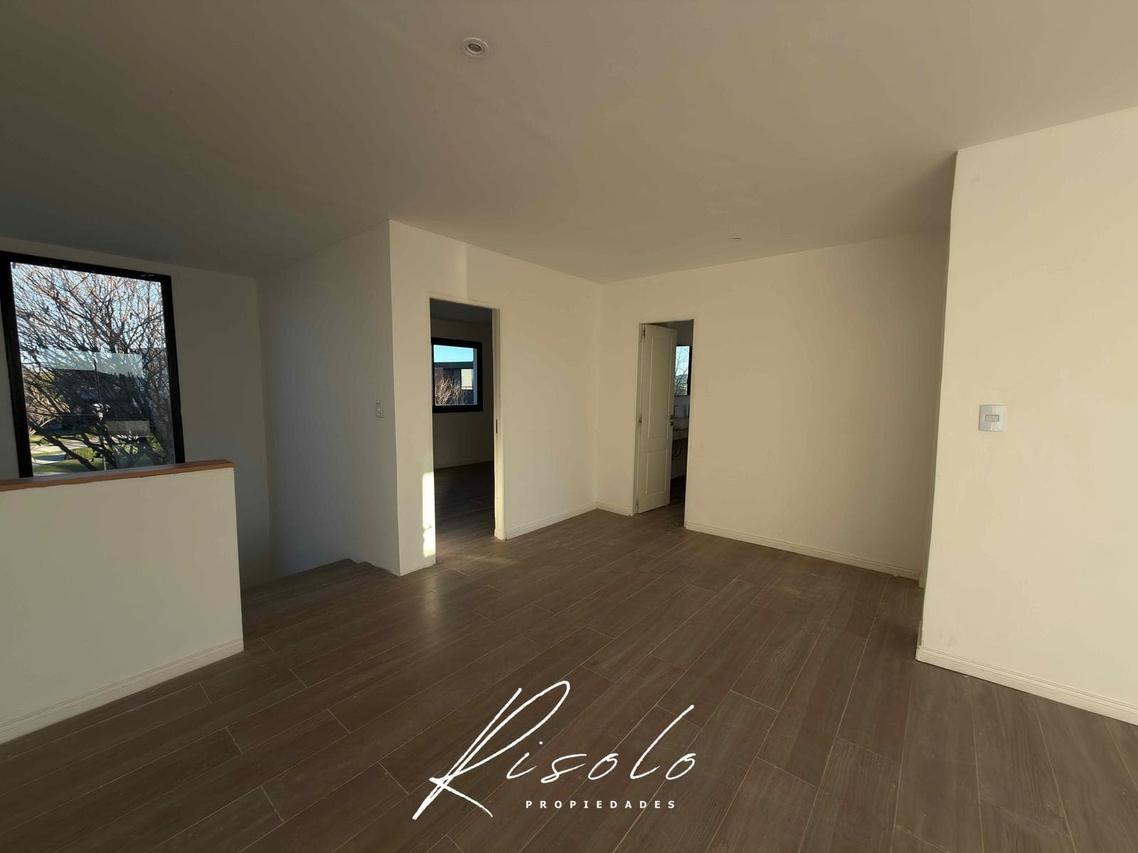 House for Sale with a Lot Overlooking the Lagoon. 3 Bedrooms, Pool. Gated Community, Escobar