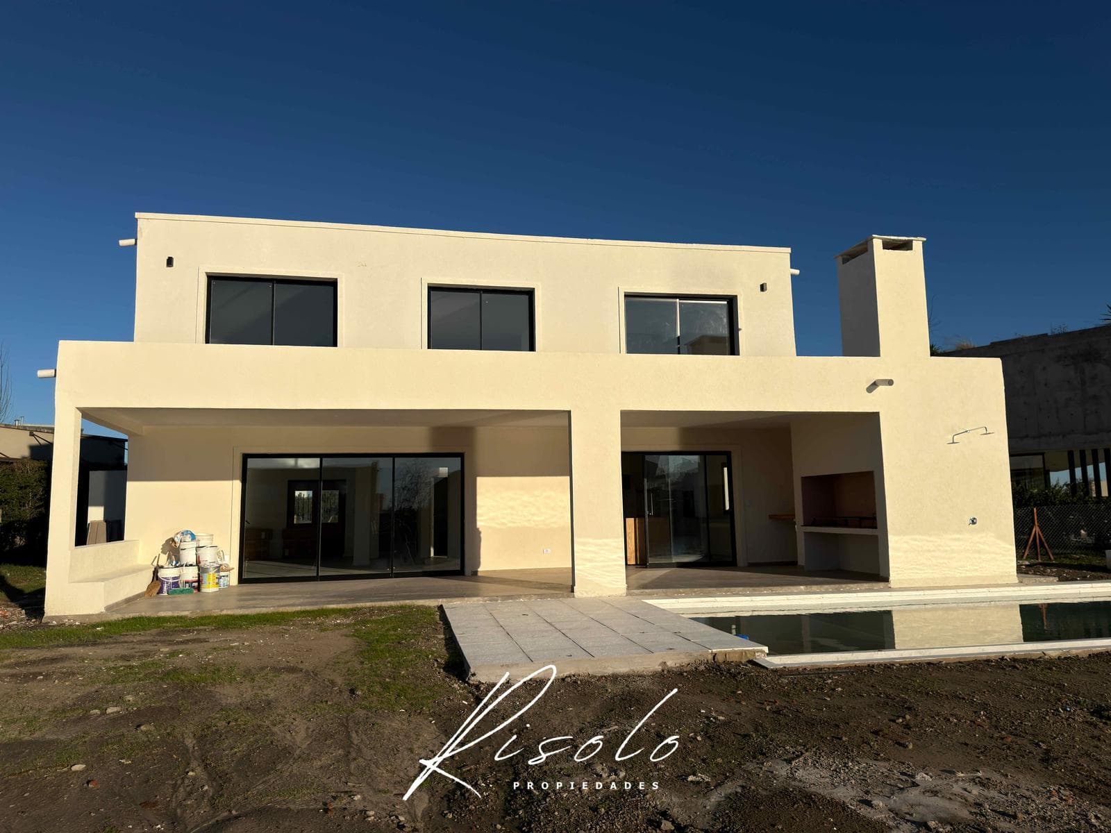 House for Sale with a Lot Overlooking the Lagoon. 3 Bedrooms, Pool. Gated Community, Escobar