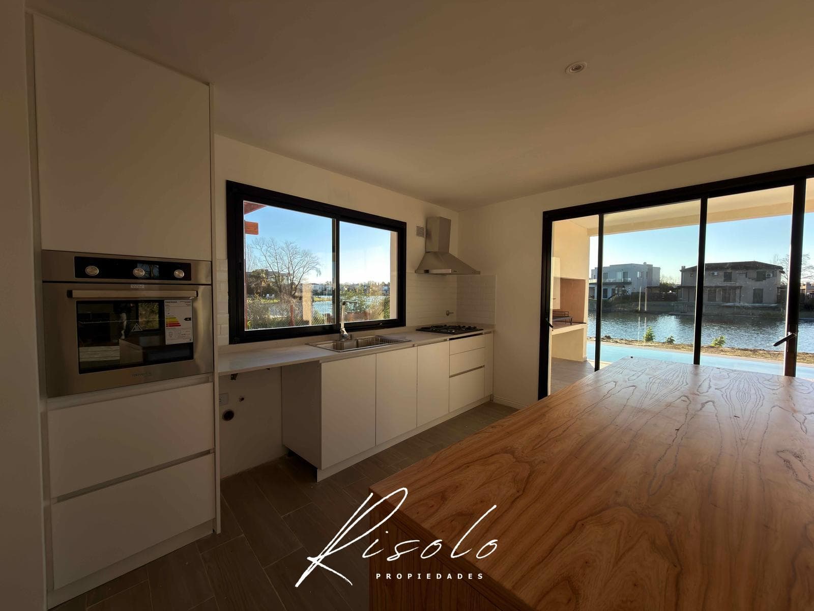 House for Sale with a Lot Overlooking the Lagoon. 3 Bedrooms, Pool. Gated Community, Escobar