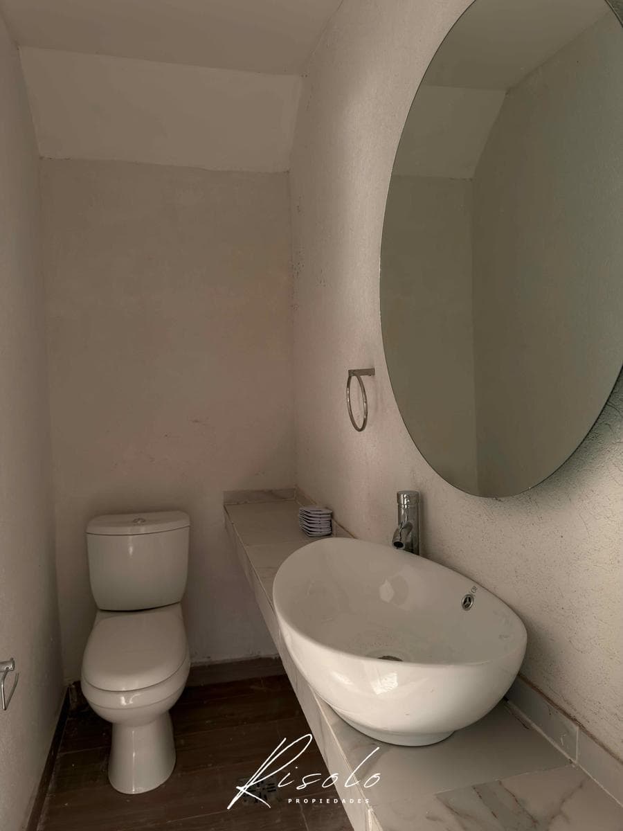 House for Sale with a Lot Overlooking the Lagoon. 3 Bedrooms, Pool. Gated Community, Escobar