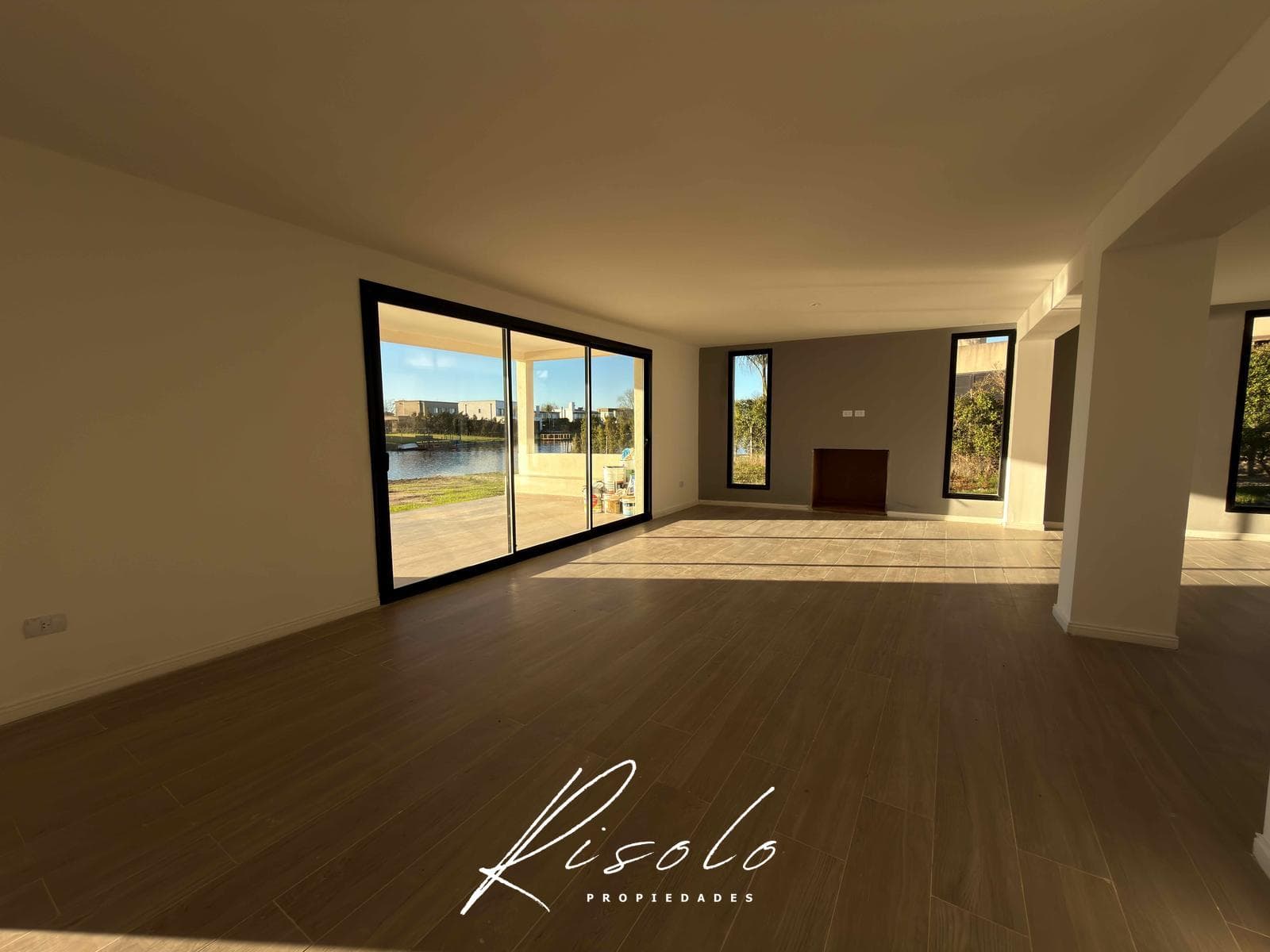 House for Sale with a Lot Overlooking the Lagoon. 3 Bedrooms, Pool. Gated Community, Escobar