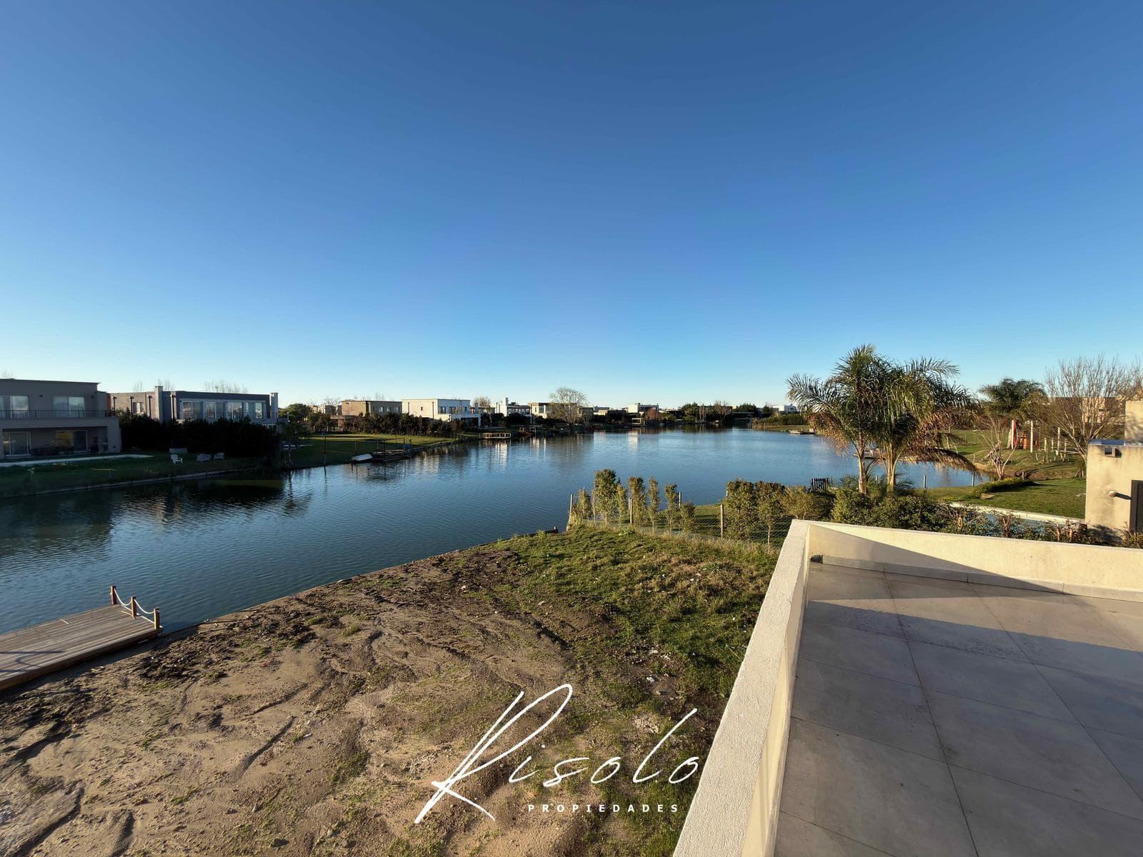 House for Sale with a Lot Overlooking the Lagoon. 3 Bedrooms, Pool. Gated Community, Escobar