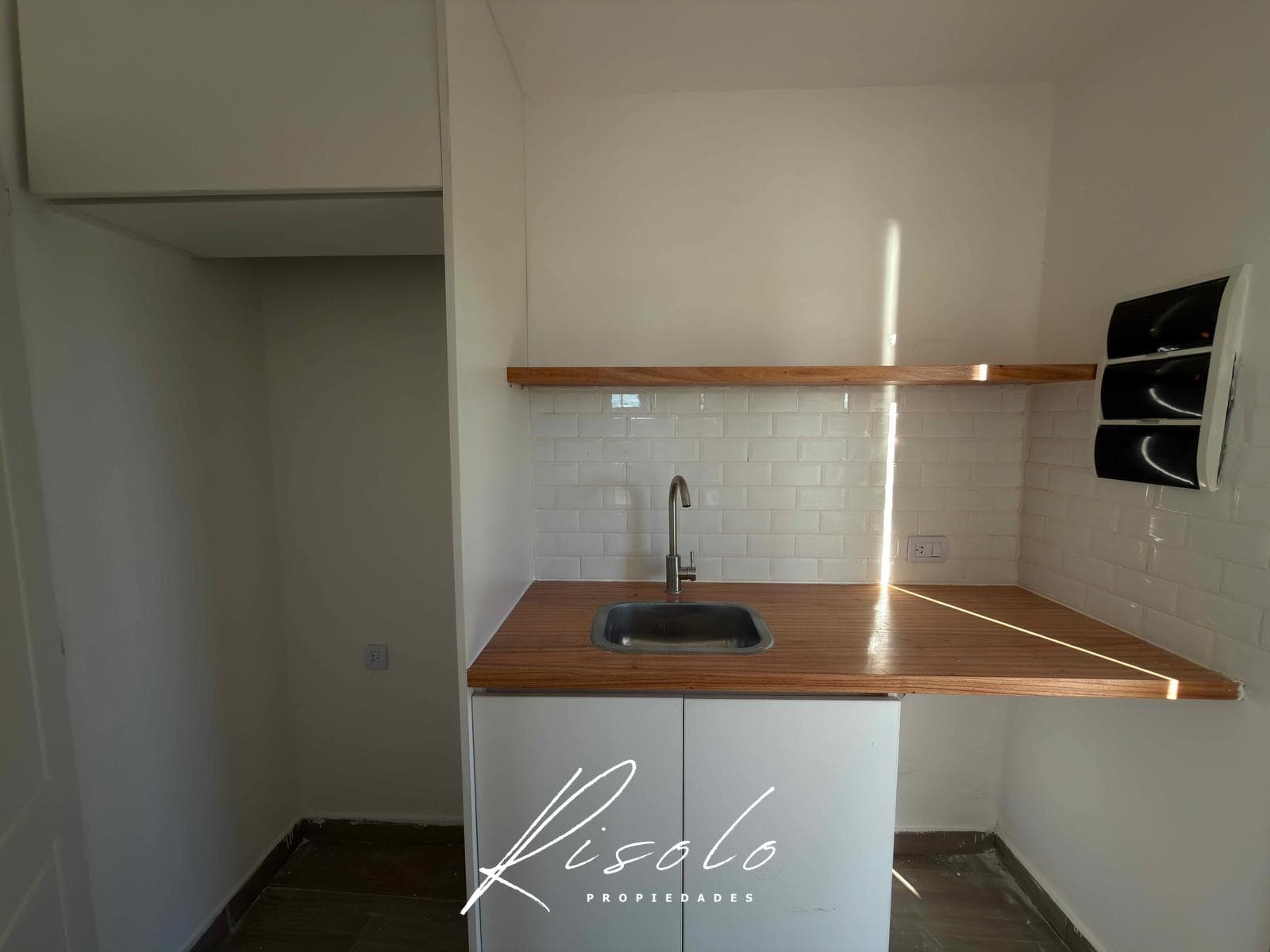 House for Sale with a Lot Overlooking the Lagoon. 3 Bedrooms, Pool. Gated Community, Escobar