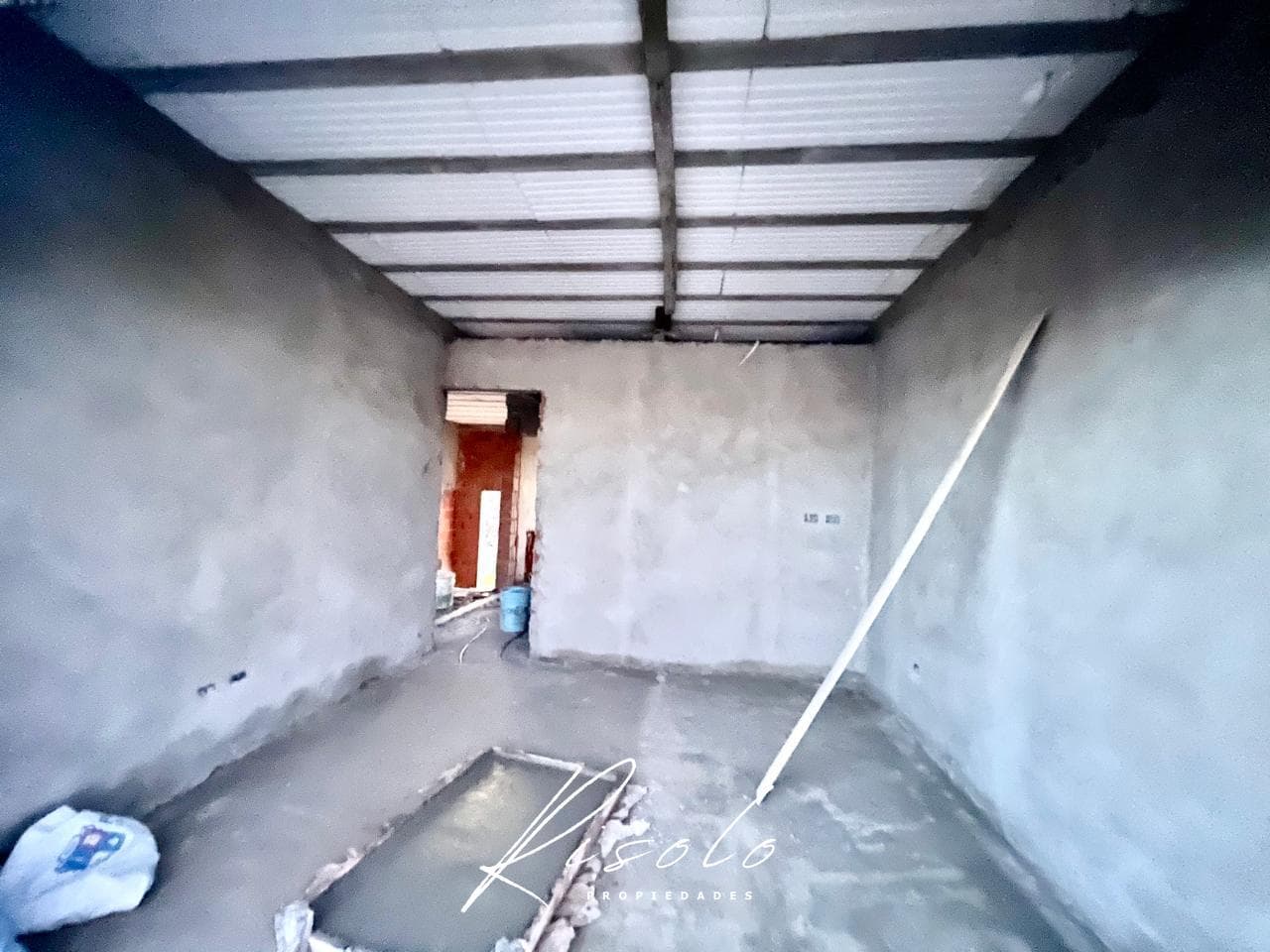 House for Sale with a Lot Overlooking the Lagoon. 3 Bedrooms, Pool. Gated Community, Escobar