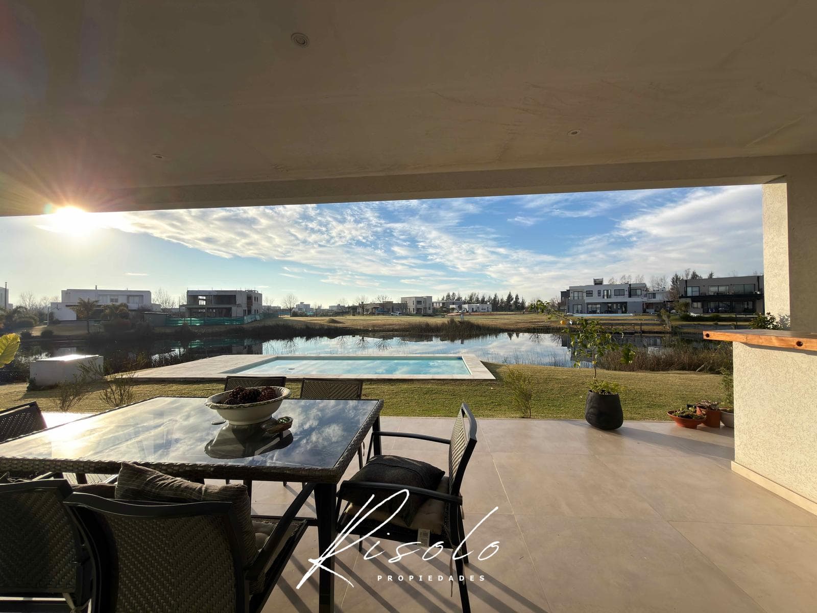 House for Sale. Barbecue. Pool. 3 bedrooms. Gated Community. Escobar