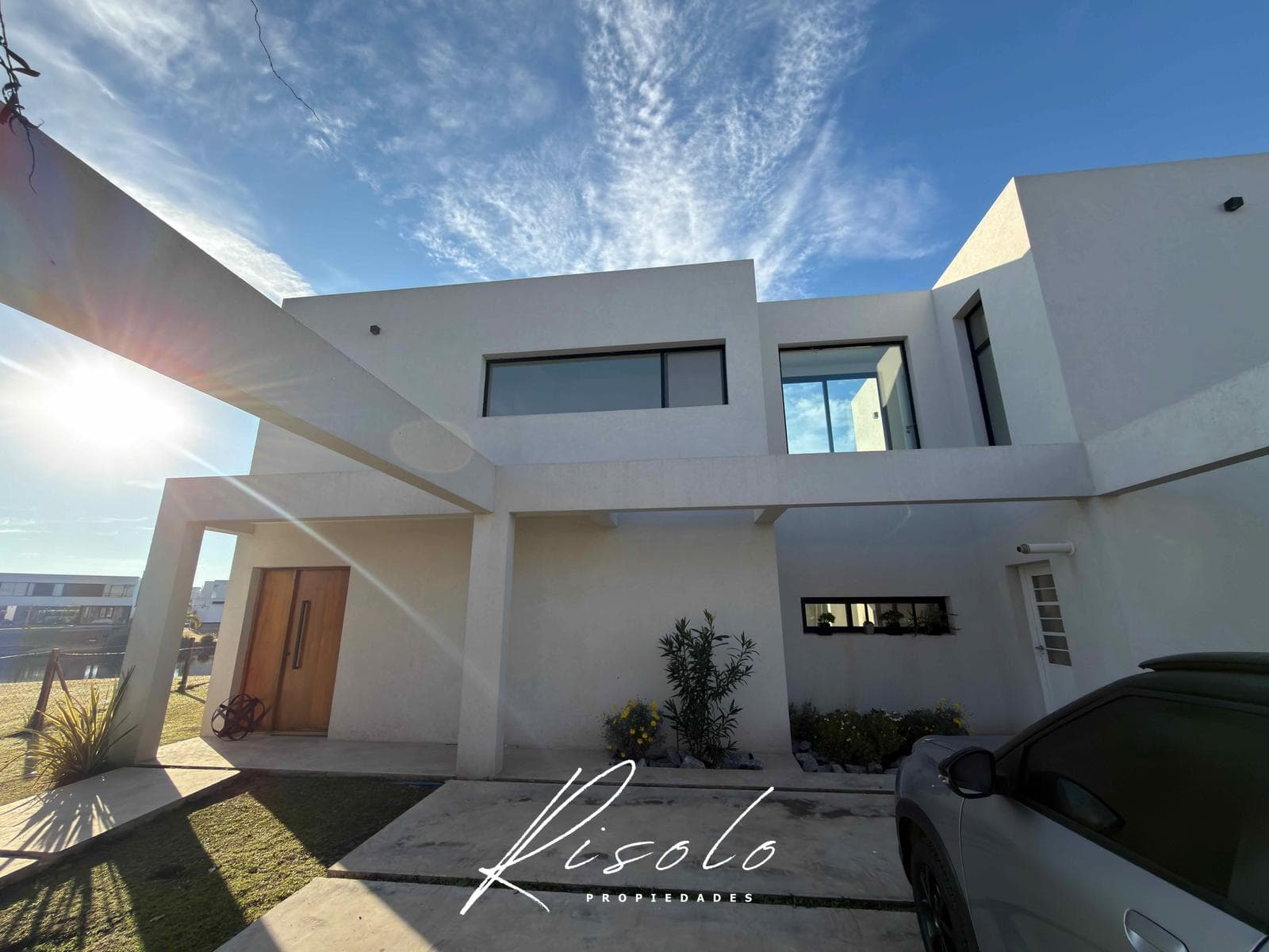 House for Sale. Barbecue. Pool. 3 bedrooms. Gated Community. Escobar