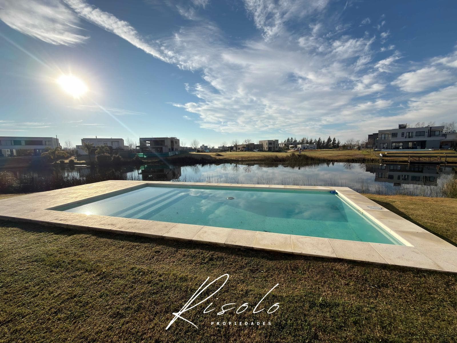 House for Sale. Barbecue. Pool. 3 bedrooms. Gated Community. Escobar