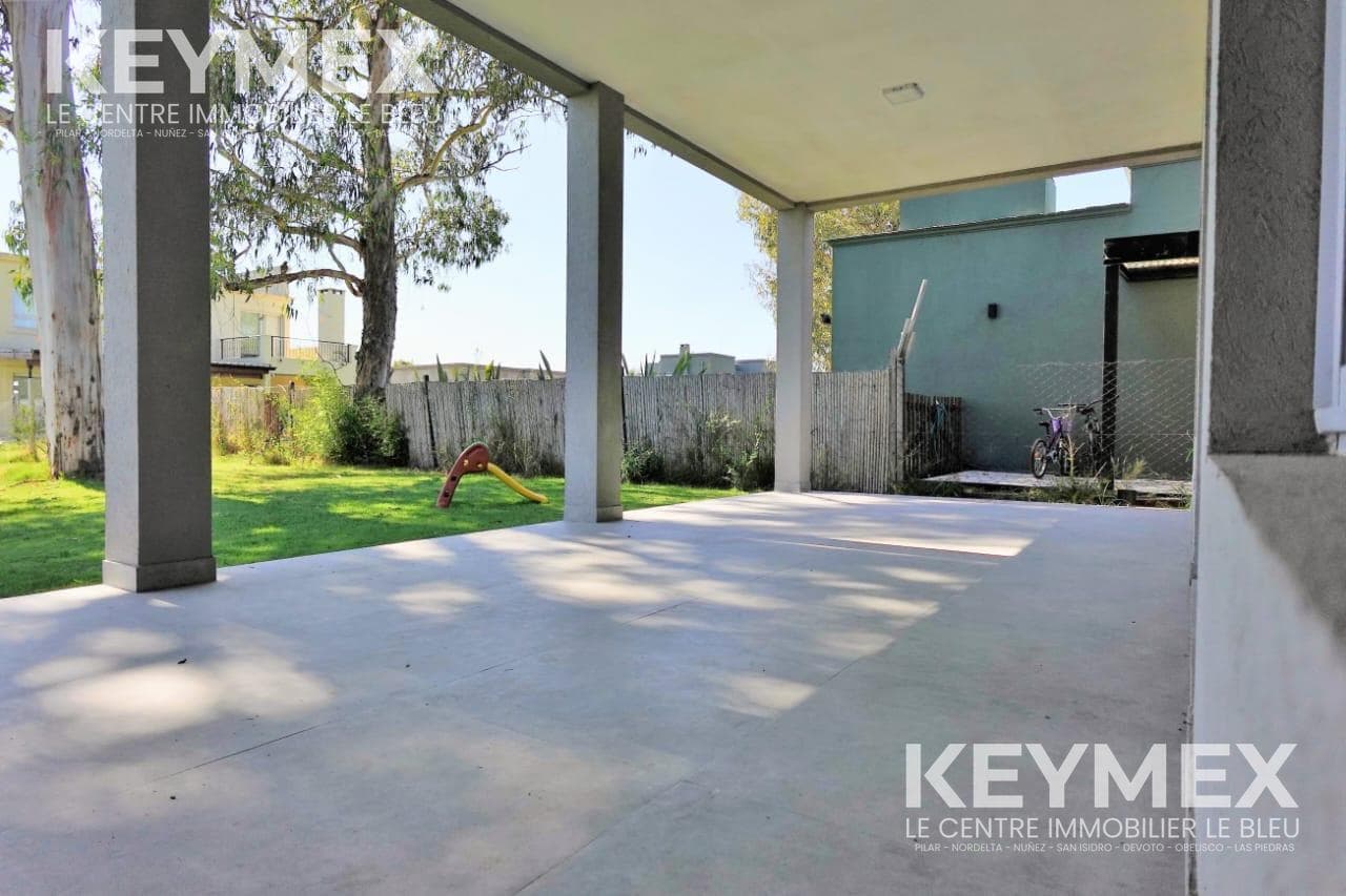 4-Bedroom House for Sale on an Interior Lot in the Santo Tomas Neighborhood - Pilar