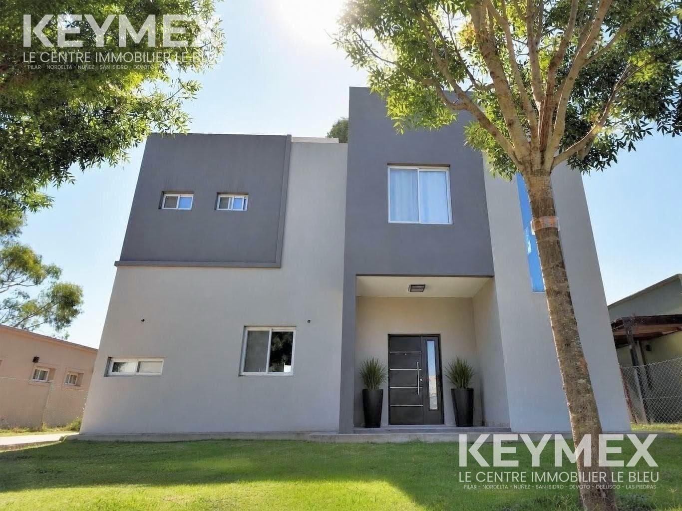 4-Bedroom House for Sale on an Interior Lot in the Santo Tomas Neighborhood - Pilar