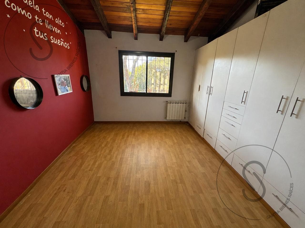 HOUSE FOR SALE: 4 BEDROOMS, GATED COMMUNITY, CALICANTO, VILLA WARCALDE, CORDOBA; QUALIFIES FOR A MORTGAGE