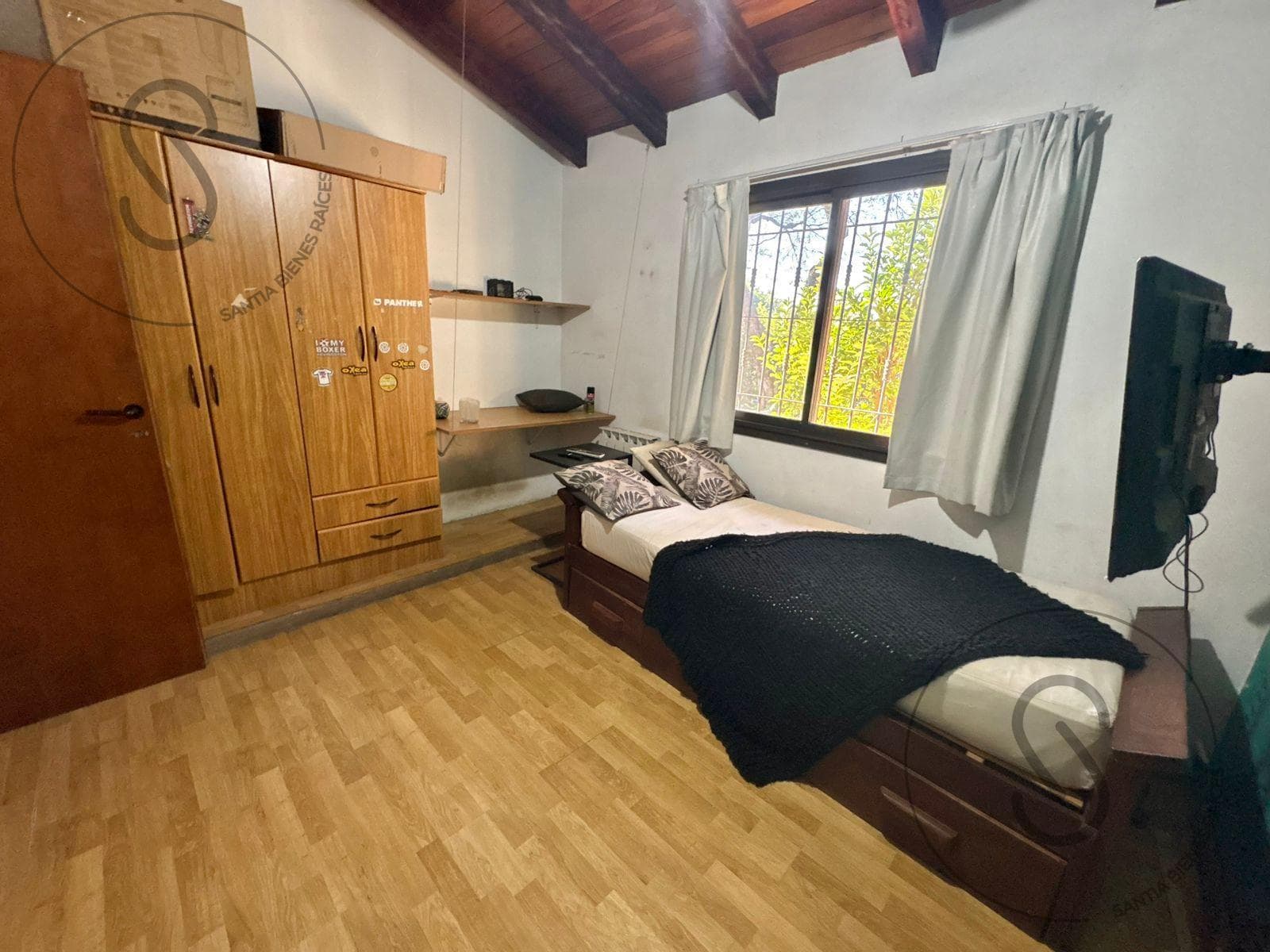 HOUSE FOR SALE: 4 BEDROOMS, GATED COMMUNITY, CALICANTO, VILLA WARCALDE, CORDOBA; QUALIFIES FOR A MORTGAGE
