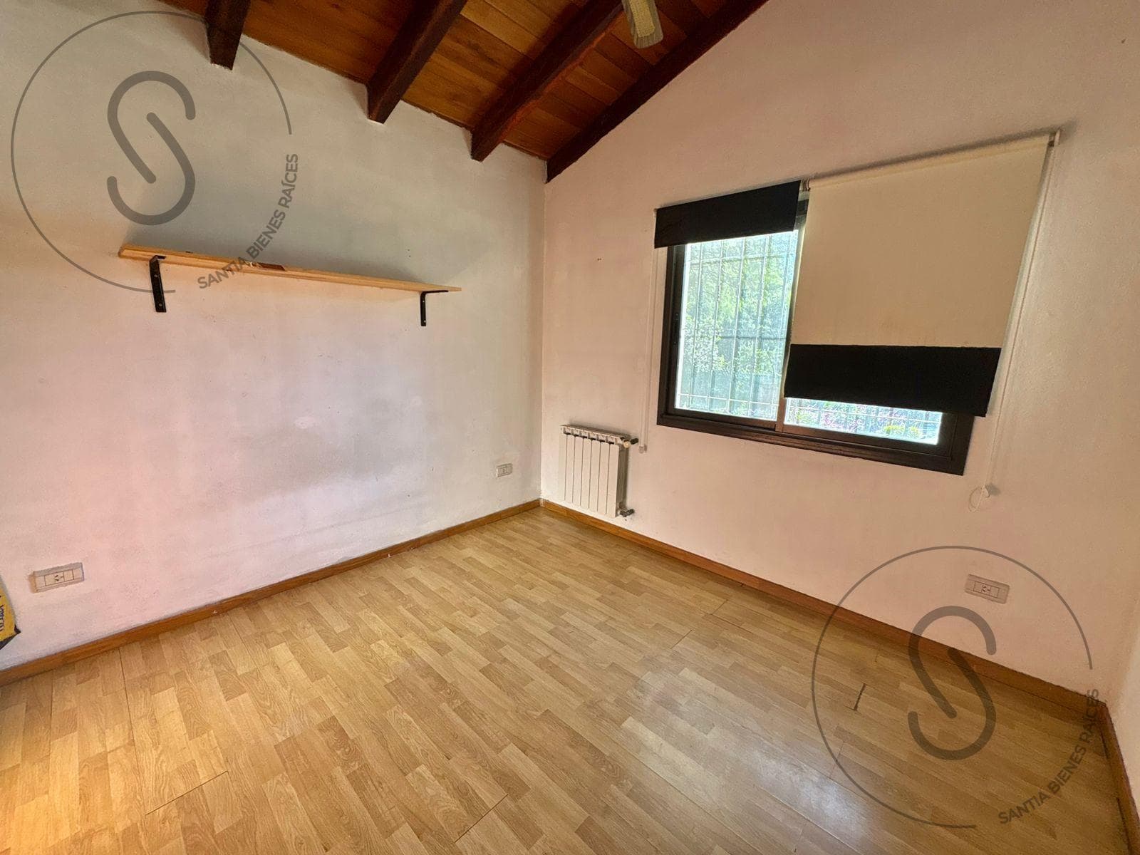 HOUSE FOR SALE: 4 BEDROOMS, GATED COMMUNITY, CALICANTO, VILLA WARCALDE, CORDOBA; QUALIFIES FOR A MORTGAGE