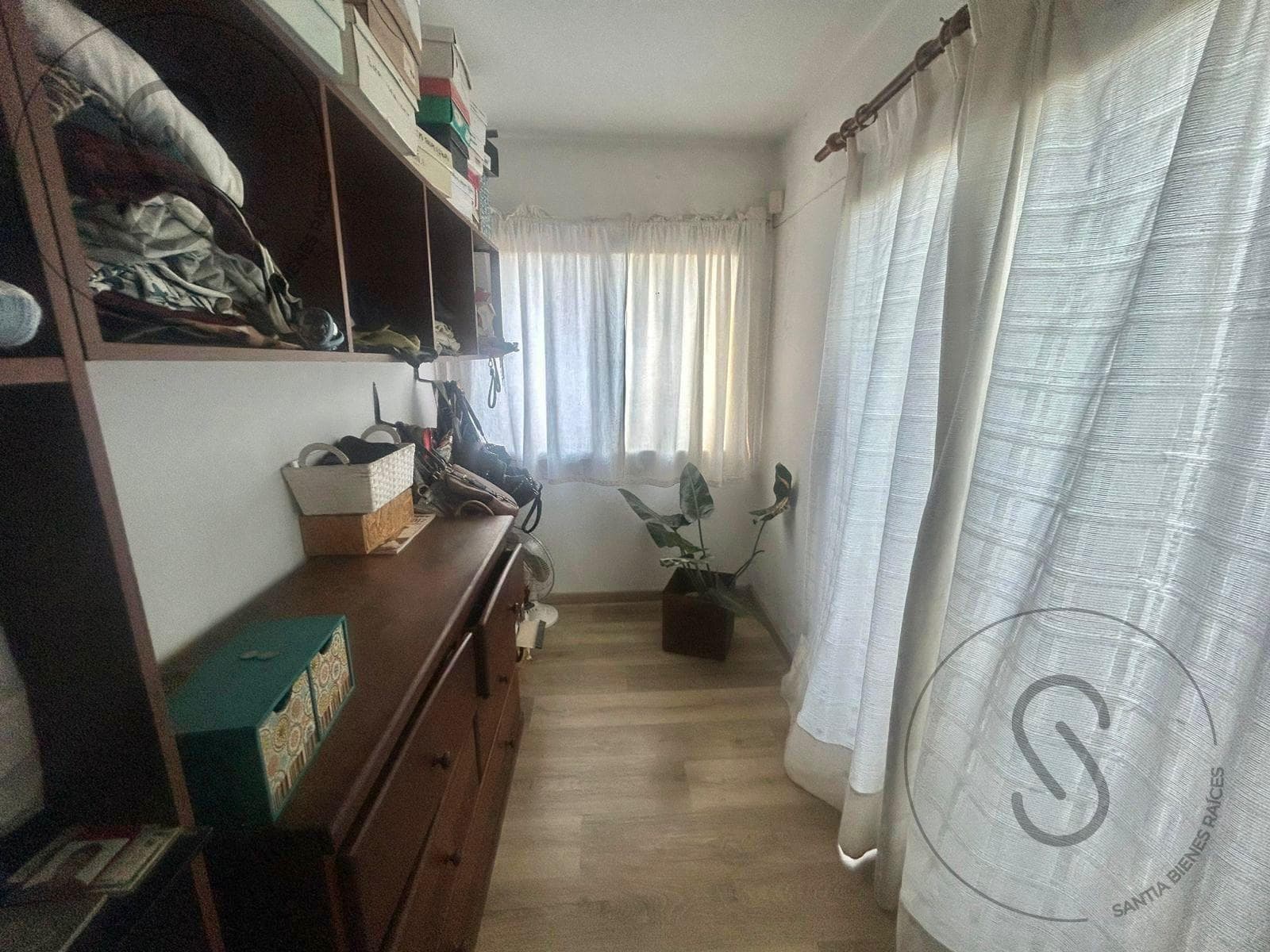 HOUSE FOR SALE: 4 BEDROOMS, GATED COMMUNITY, CALICANTO, VILLA WARCALDE, CORDOBA; QUALIFIES FOR A MORTGAGE