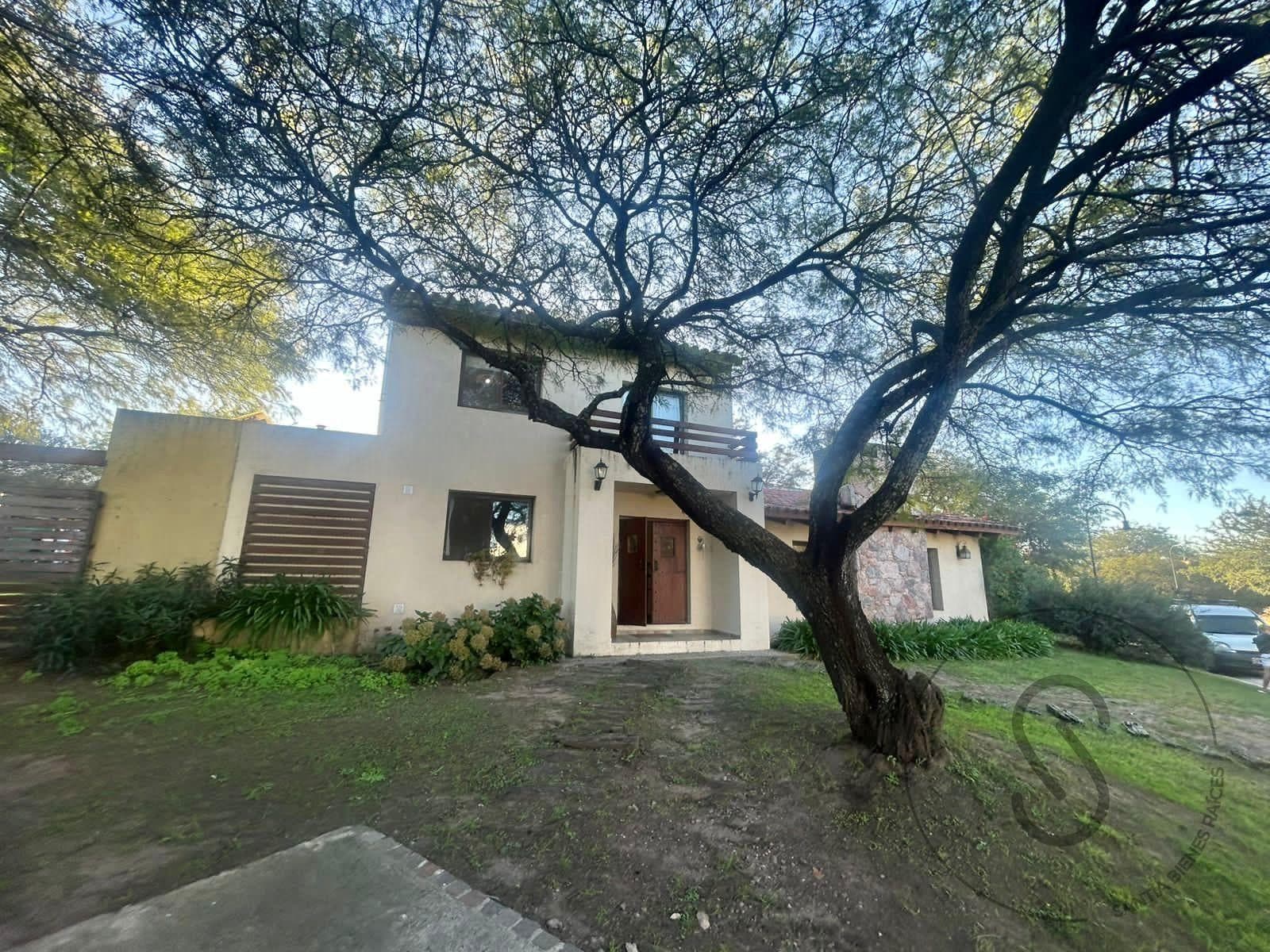 HOUSE FOR SALE: 4 BEDROOMS, GATED COMMUNITY, CALICANTO, VILLA WARCALDE, CORDOBA; QUALIFIES FOR A MORTGAGE