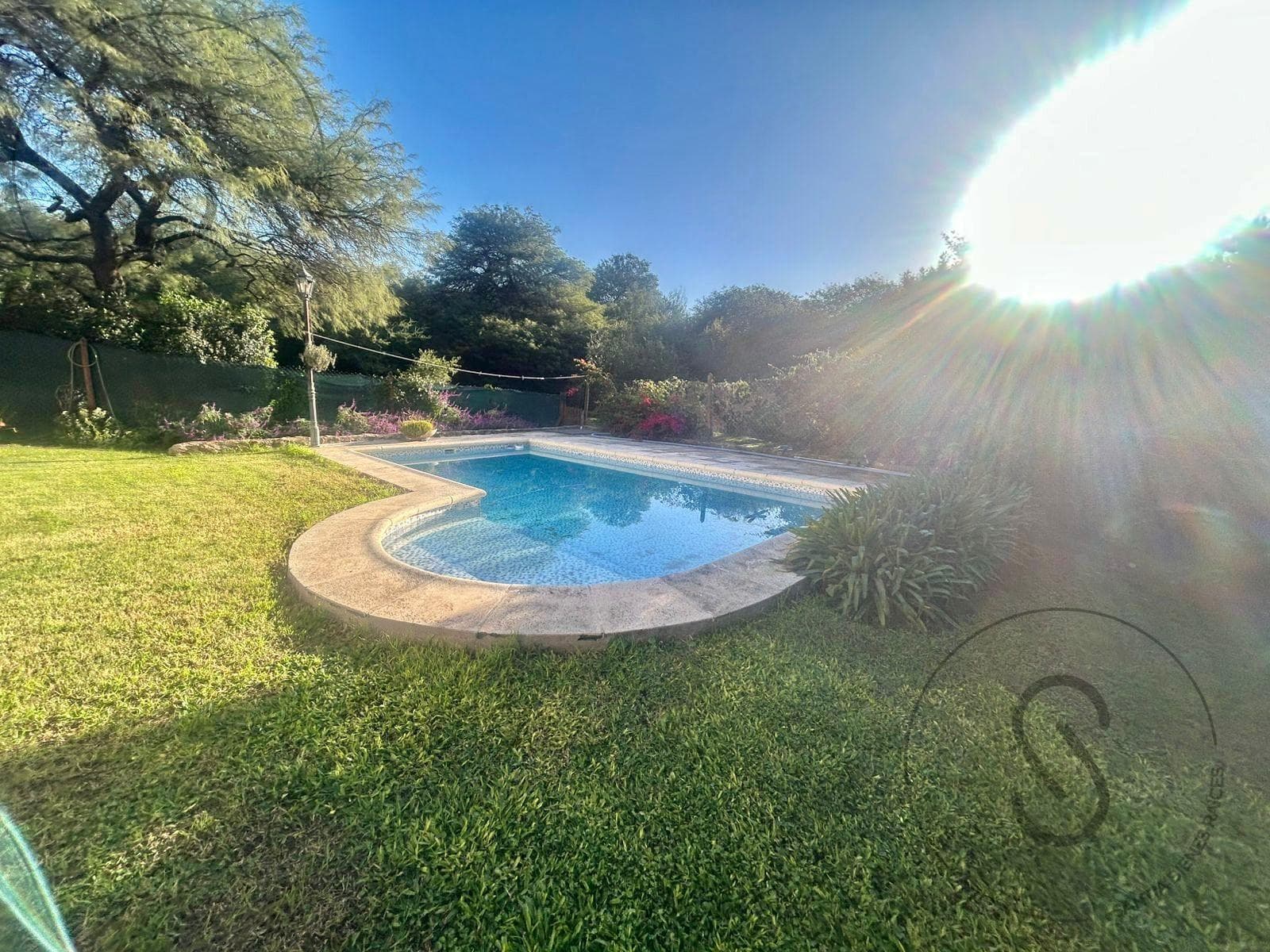 HOUSE FOR SALE: 4 BEDROOMS, GATED COMMUNITY, CALICANTO, VILLA WARCALDE, CORDOBA; QUALIFIES FOR A MORTGAGE