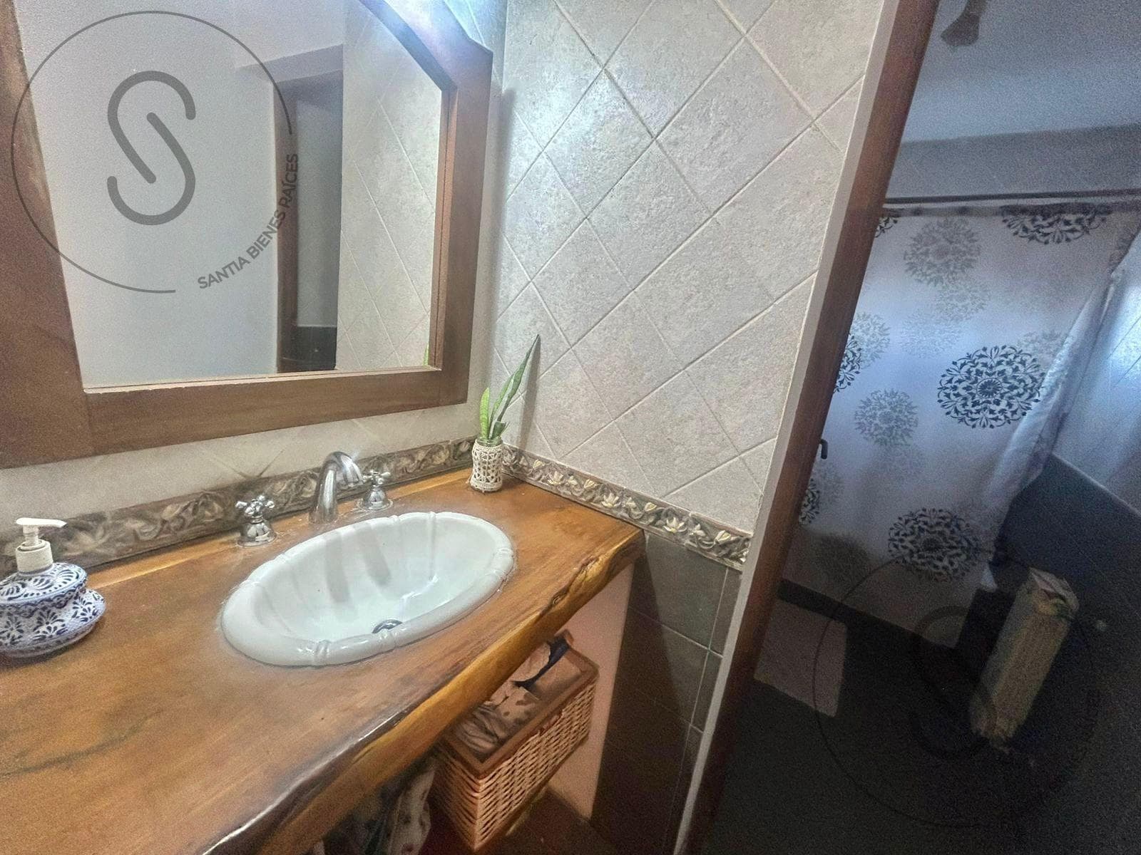 HOUSE FOR SALE: 4 BEDROOMS, GATED COMMUNITY, CALICANTO, VILLA WARCALDE, CORDOBA; QUALIFIES FOR A MORTGAGE