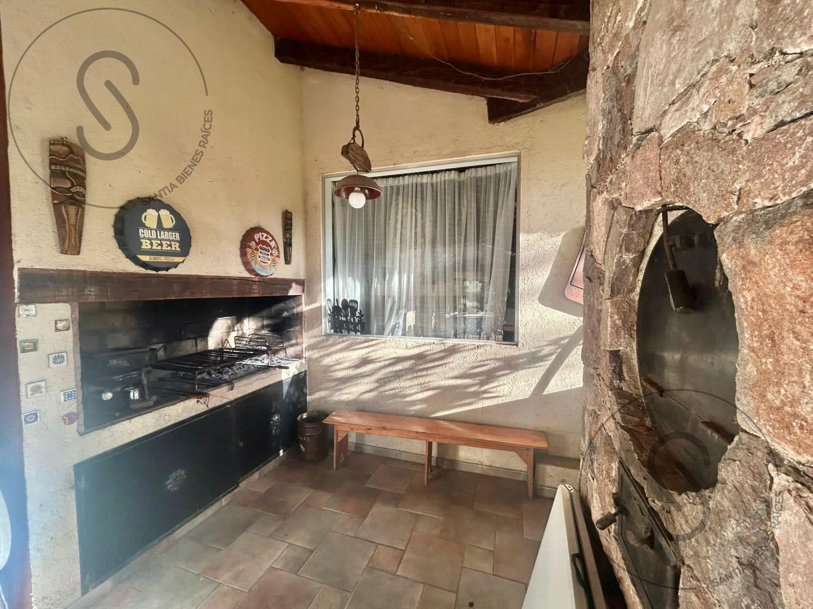 HOUSE FOR SALE: 4 BEDROOMS, GATED COMMUNITY, CALICANTO, VILLA WARCALDE, CORDOBA; QUALIFIES FOR A MORTGAGE