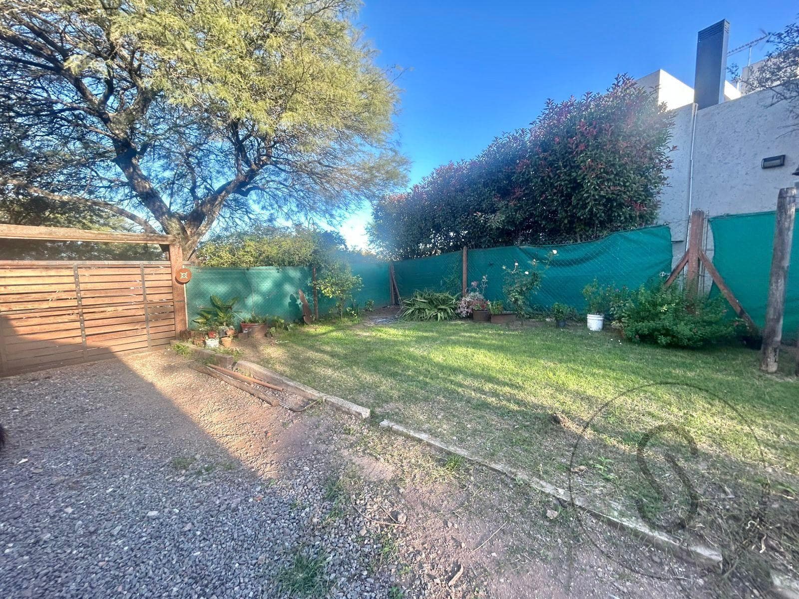 HOUSE FOR SALE: 4 BEDROOMS, GATED COMMUNITY, CALICANTO, VILLA WARCALDE, CORDOBA; QUALIFIES FOR A MORTGAGE