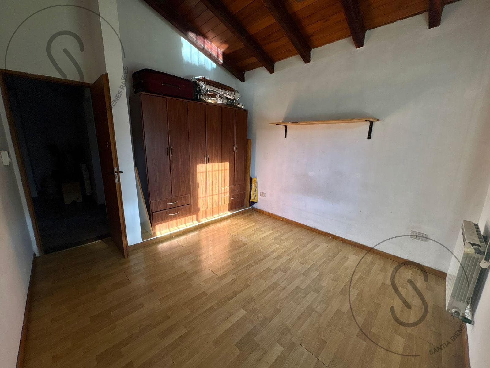 HOUSE FOR SALE: 4 BEDROOMS, GATED COMMUNITY, CALICANTO, VILLA WARCALDE, CORDOBA; QUALIFIES FOR A MORTGAGE