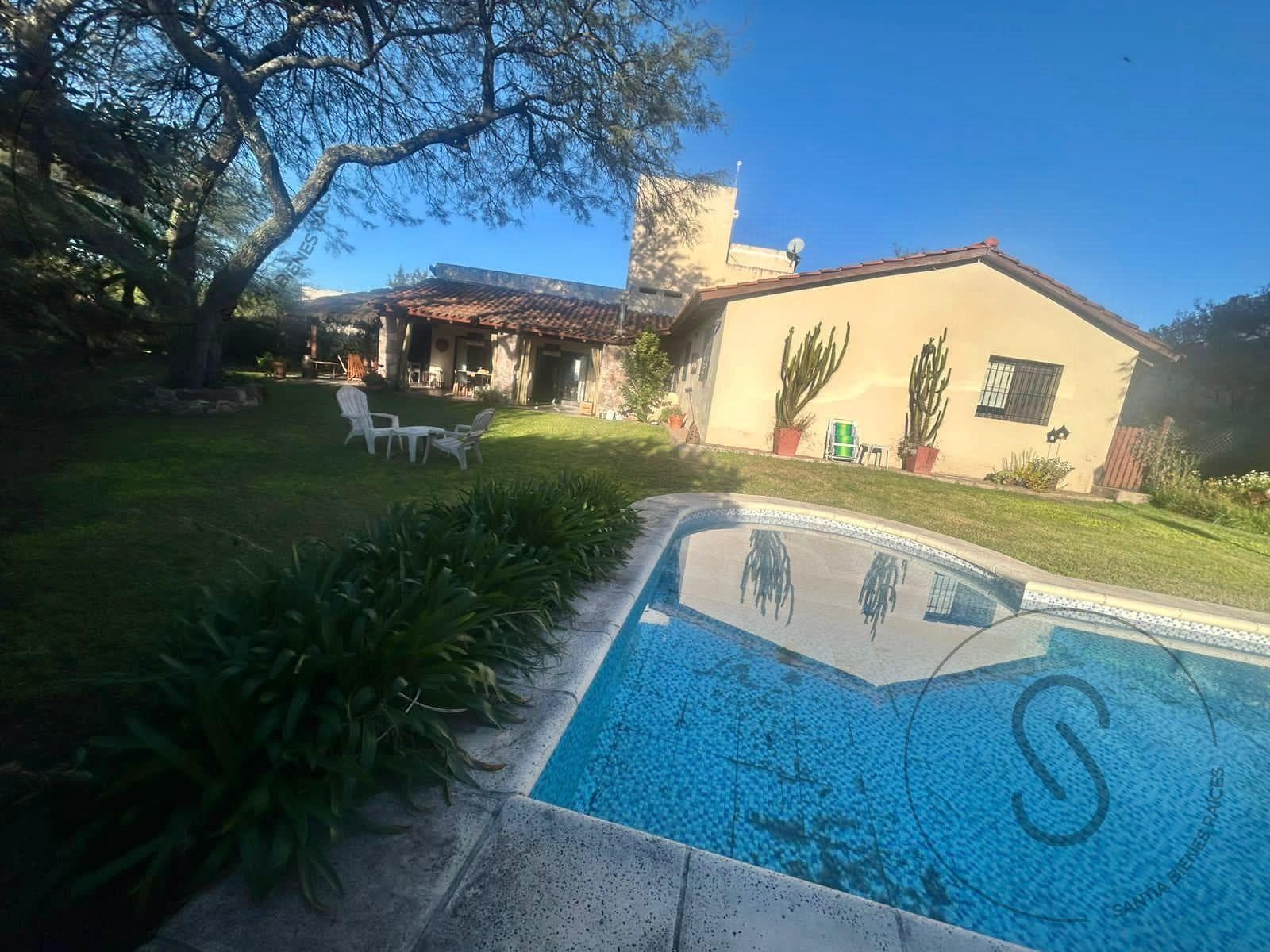 HOUSE FOR SALE: 4 BEDROOMS, GATED COMMUNITY, CALICANTO, VILLA WARCALDE, CORDOBA; QUALIFIES FOR A MORTGAGE