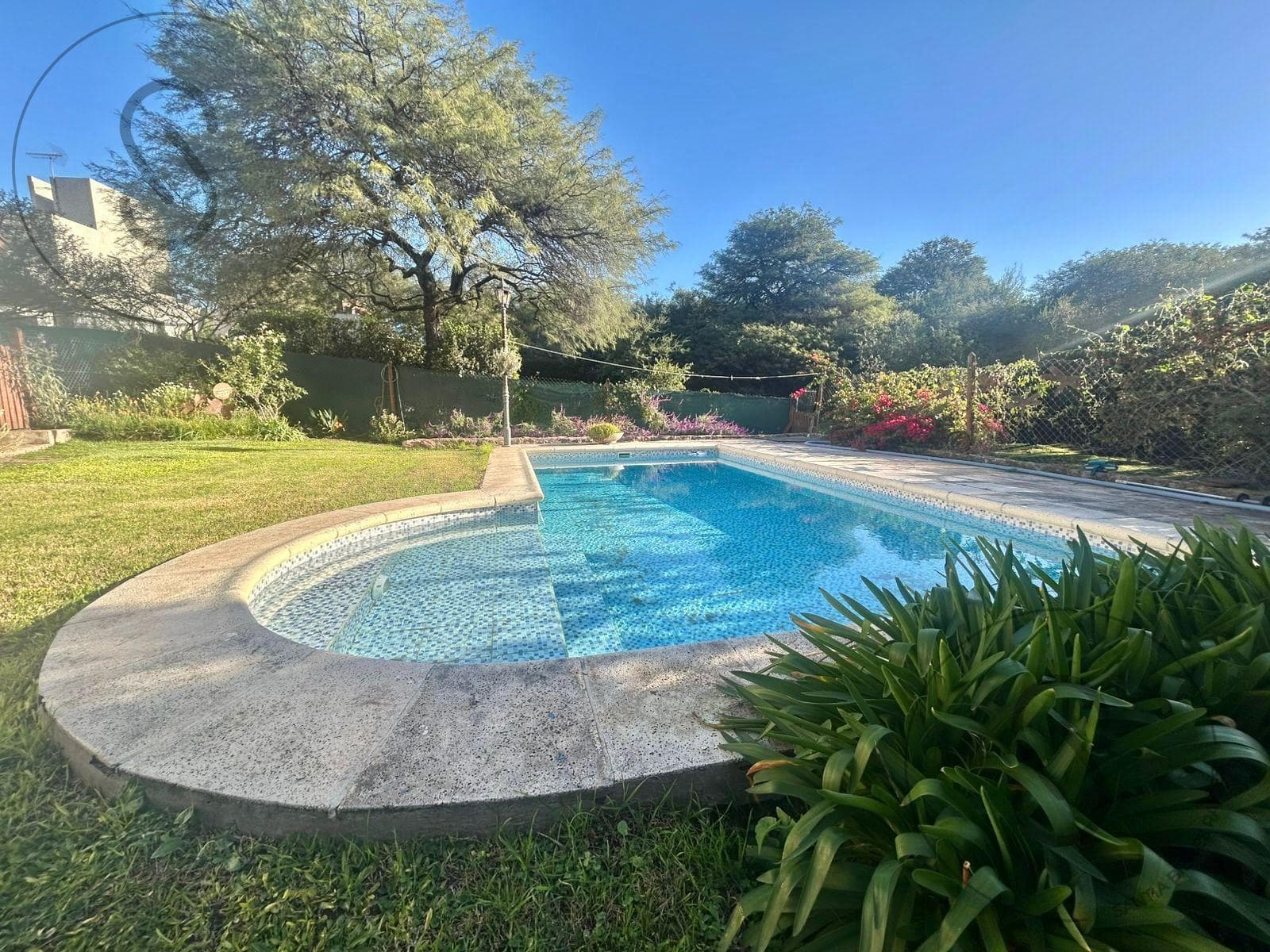 HOUSE FOR SALE: 4 BEDROOMS, GATED COMMUNITY, CALICANTO, VILLA WARCALDE, CORDOBA; QUALIFIES FOR A MORTGAGE