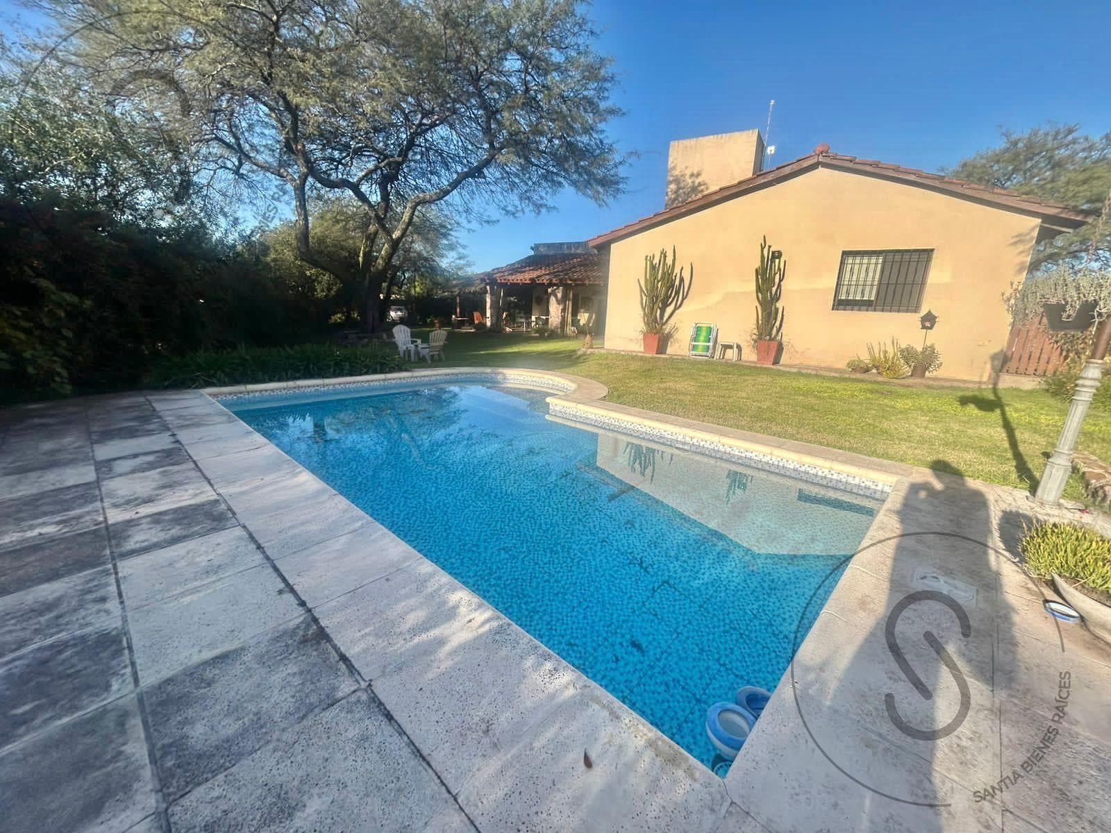 HOUSE FOR SALE: 4 BEDROOMS, GATED COMMUNITY, CALICANTO, VILLA WARCALDE, CORDOBA; QUALIFIES FOR A MORTGAGE