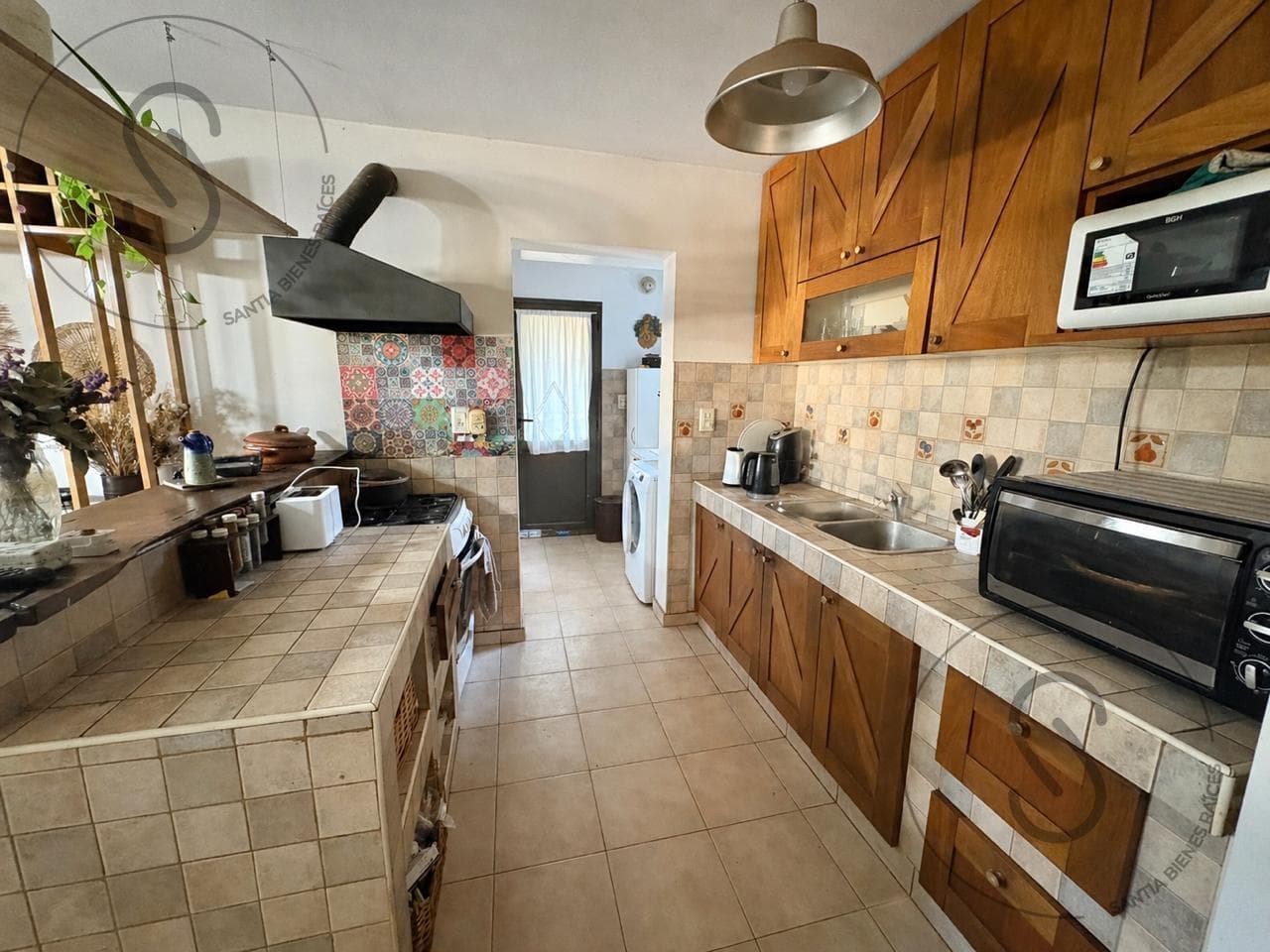 HOUSE FOR SALE: 4 BEDROOMS, GATED COMMUNITY, CALICANTO, VILLA WARCALDE, CORDOBA; QUALIFIES FOR A MORTGAGE