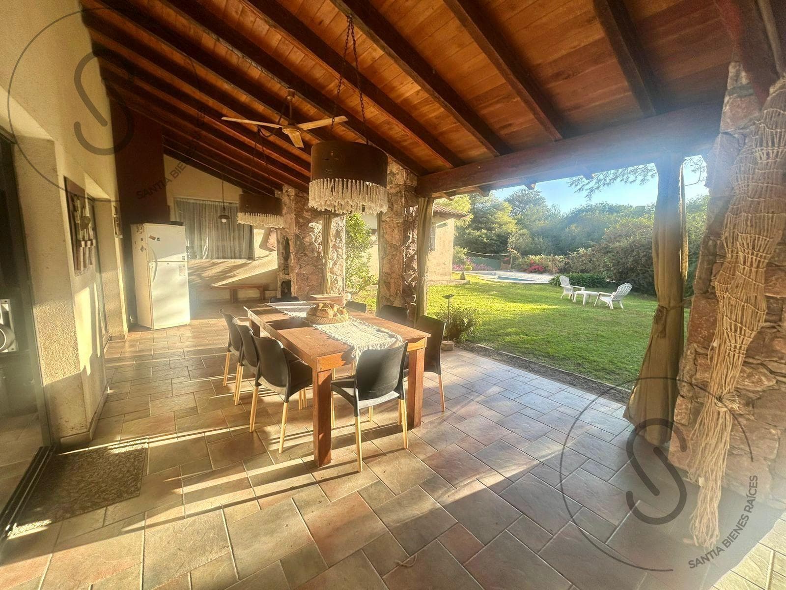 HOUSE FOR SALE: 4 BEDROOMS, GATED COMMUNITY, CALICANTO, VILLA WARCALDE, CORDOBA; QUALIFIES FOR A MORTGAGE