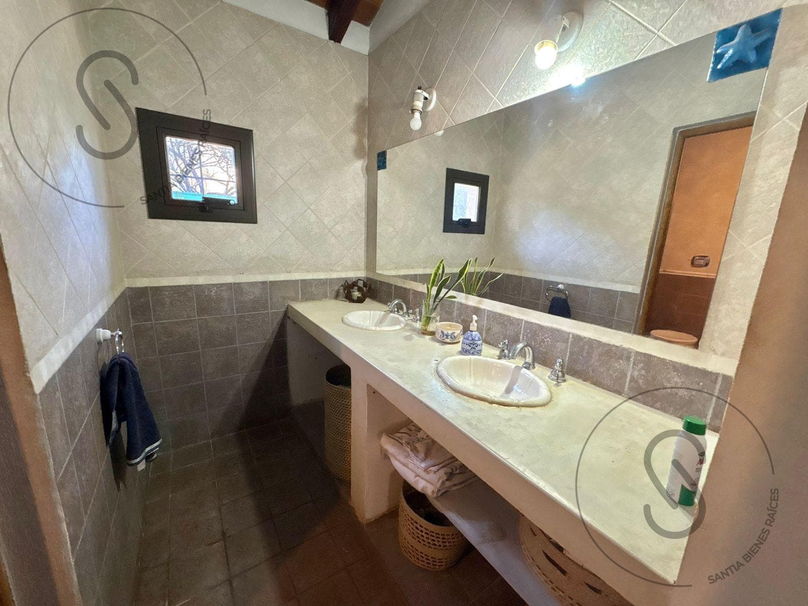HOUSE FOR SALE: 4 BEDROOMS, GATED COMMUNITY, CALICANTO, VILLA WARCALDE, CORDOBA; QUALIFIES FOR A MORTGAGE