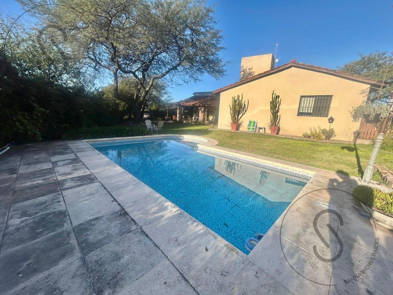 HOUSE FOR SALE: 4 BEDROOMS, GATED COMMUNITY, CALICANTO, VILLA WARCALDE, CORDOBA; QUALIFIES FOR A MORTGAGE