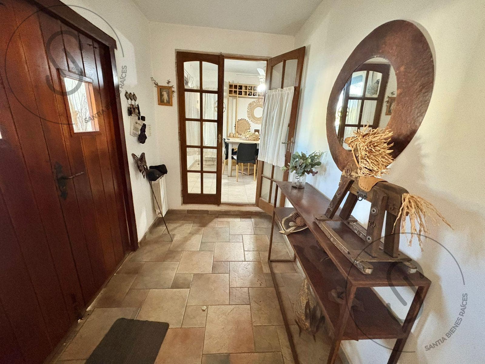 HOUSE FOR SALE: 4 BEDROOMS, GATED COMMUNITY, CALICANTO, VILLA WARCALDE, CORDOBA; QUALIFIES FOR A MORTGAGE