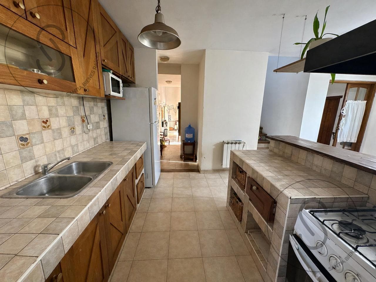 HOUSE FOR SALE: 4 BEDROOMS, GATED COMMUNITY, CALICANTO, VILLA WARCALDE, CORDOBA; QUALIFIES FOR A MORTGAGE