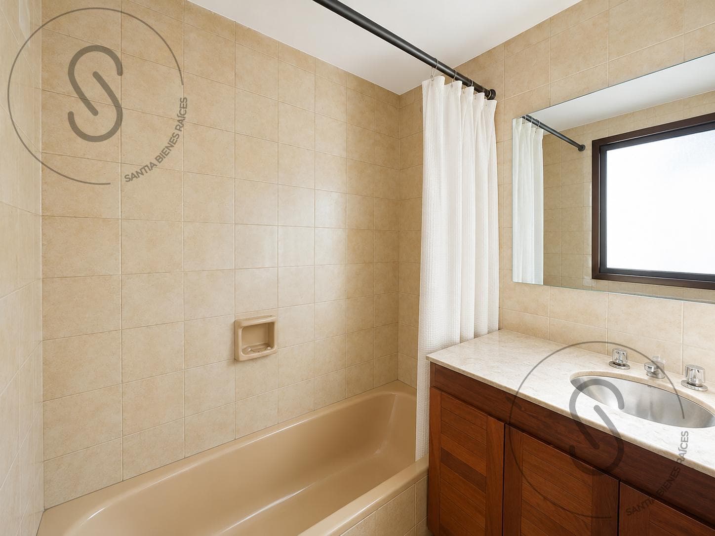 3-BEDROOM APARTMENT IN NUEVA CORDOBA WITH BALCONY AND GARAGE