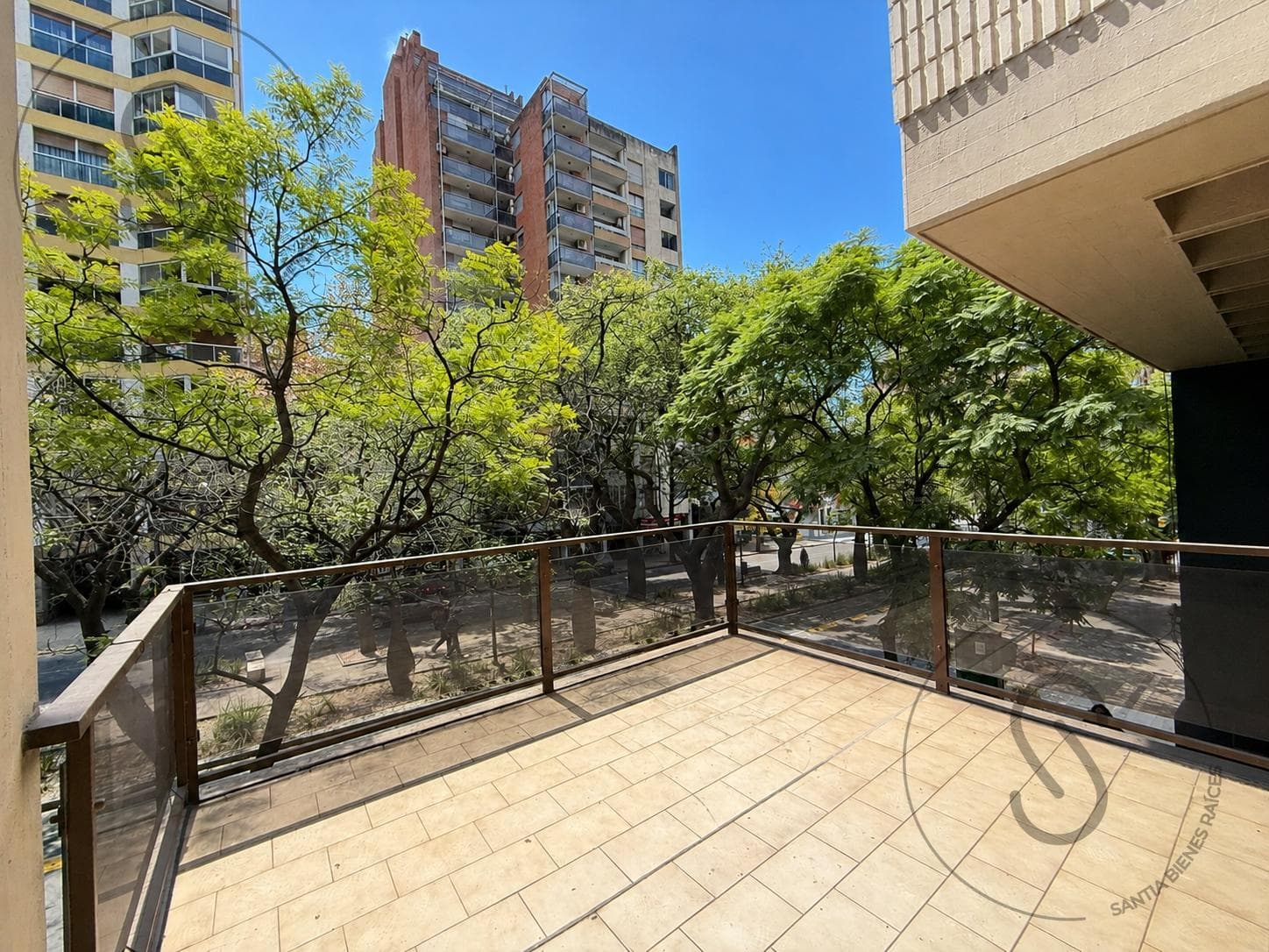 3-BEDROOM APARTMENT IN NUEVA CORDOBA WITH BALCONY AND GARAGE