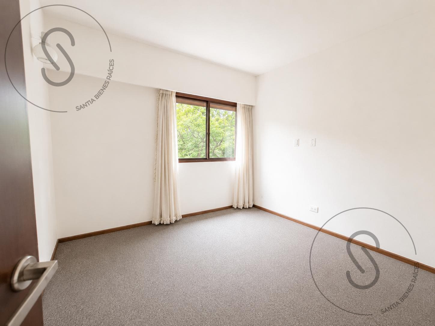 3-BEDROOM APARTMENT IN NUEVA CORDOBA WITH BALCONY AND GARAGE
