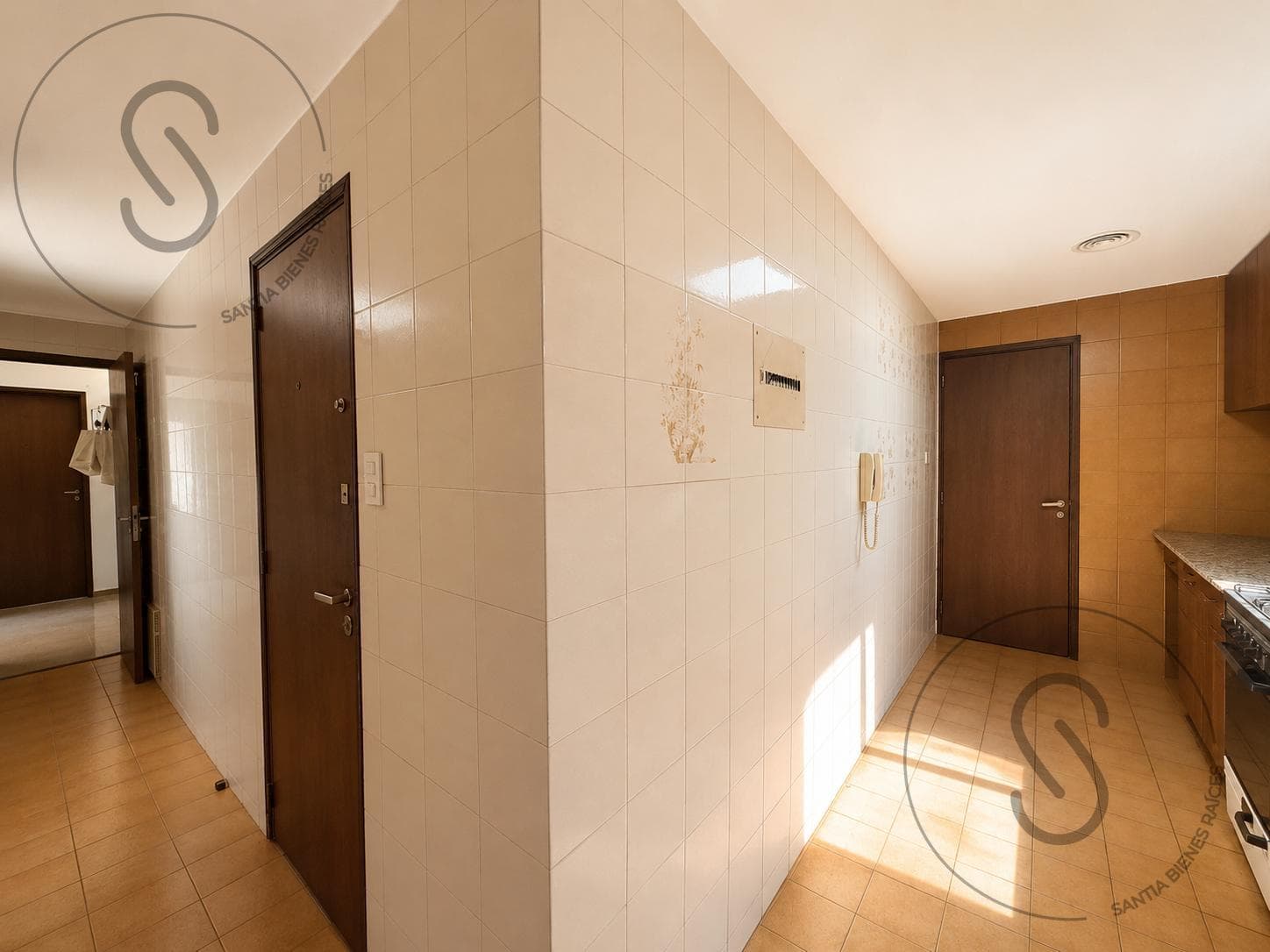 3-BEDROOM APARTMENT IN NUEVA CORDOBA WITH BALCONY AND GARAGE