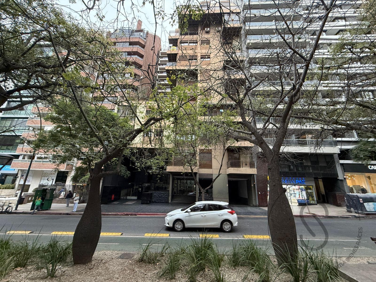 3-BEDROOM APARTMENT IN NUEVA CORDOBA WITH BALCONY AND GARAGE