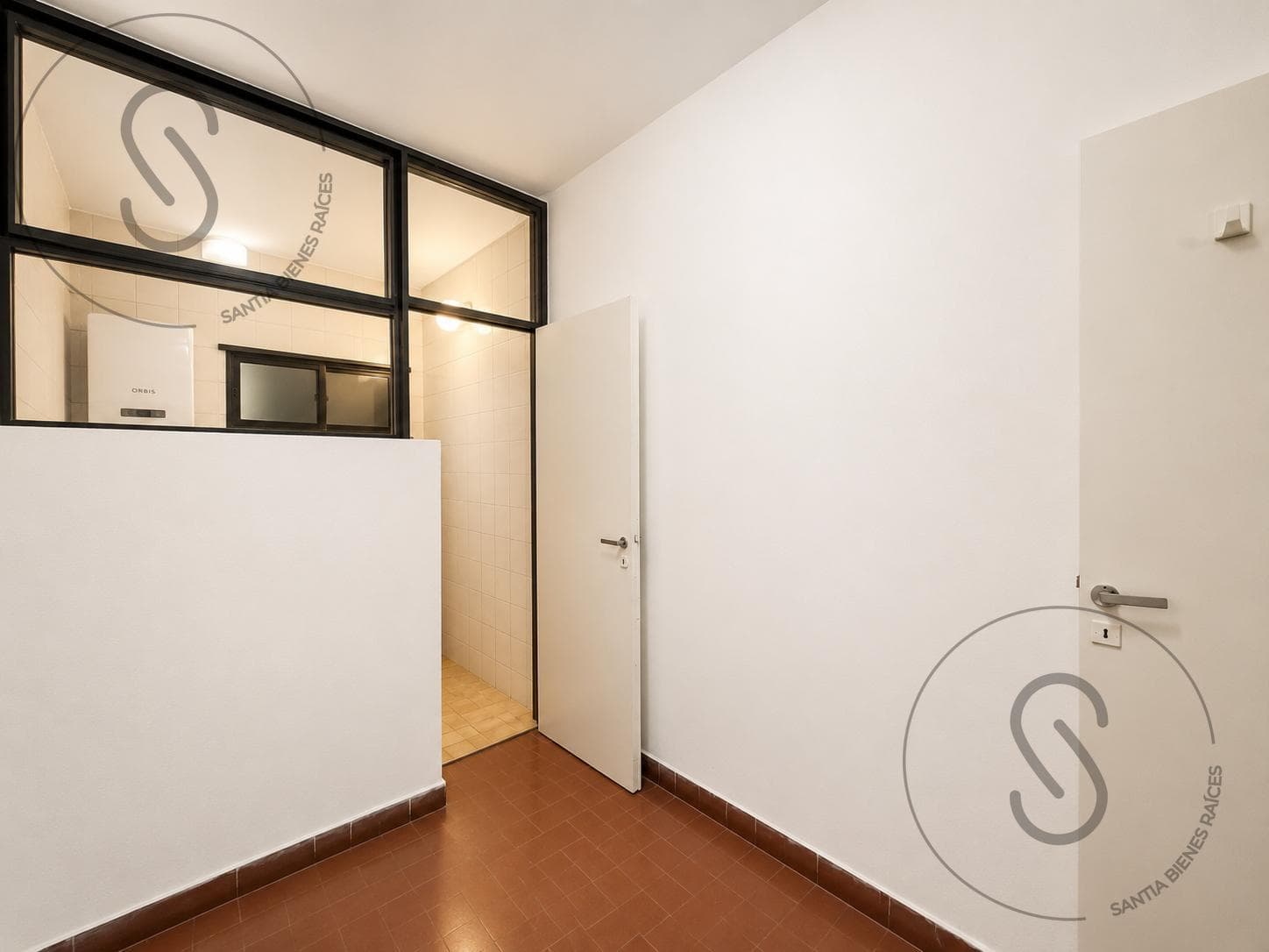 3-BEDROOM APARTMENT IN NUEVA CORDOBA WITH BALCONY AND GARAGE
