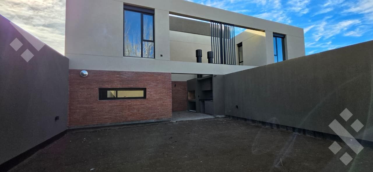2-Bedroom Duplex for Sale Patio with Grill - Ayres del Limay Neighborhood - Neuquén City