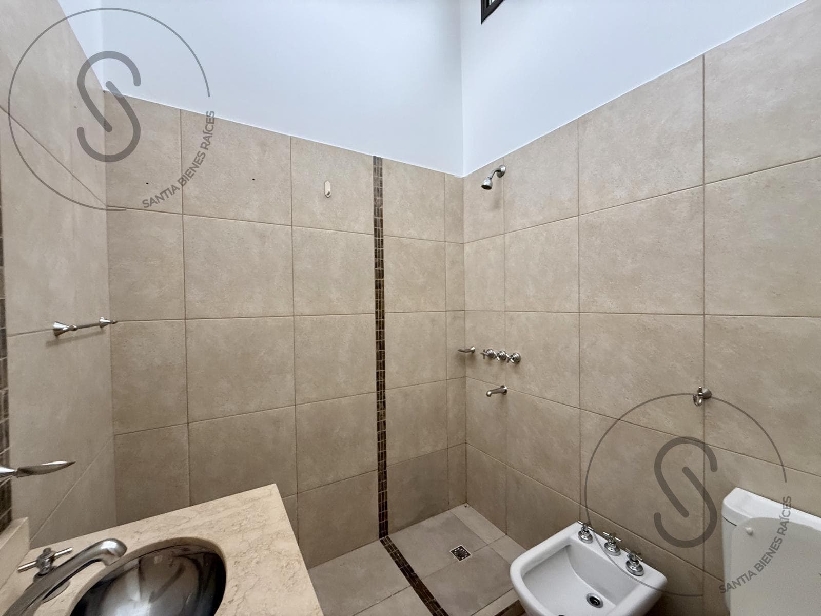2-BEDROOM DUPLEX FOR SALE, GROUND FLOOR, NUEVO POETA LUGONES